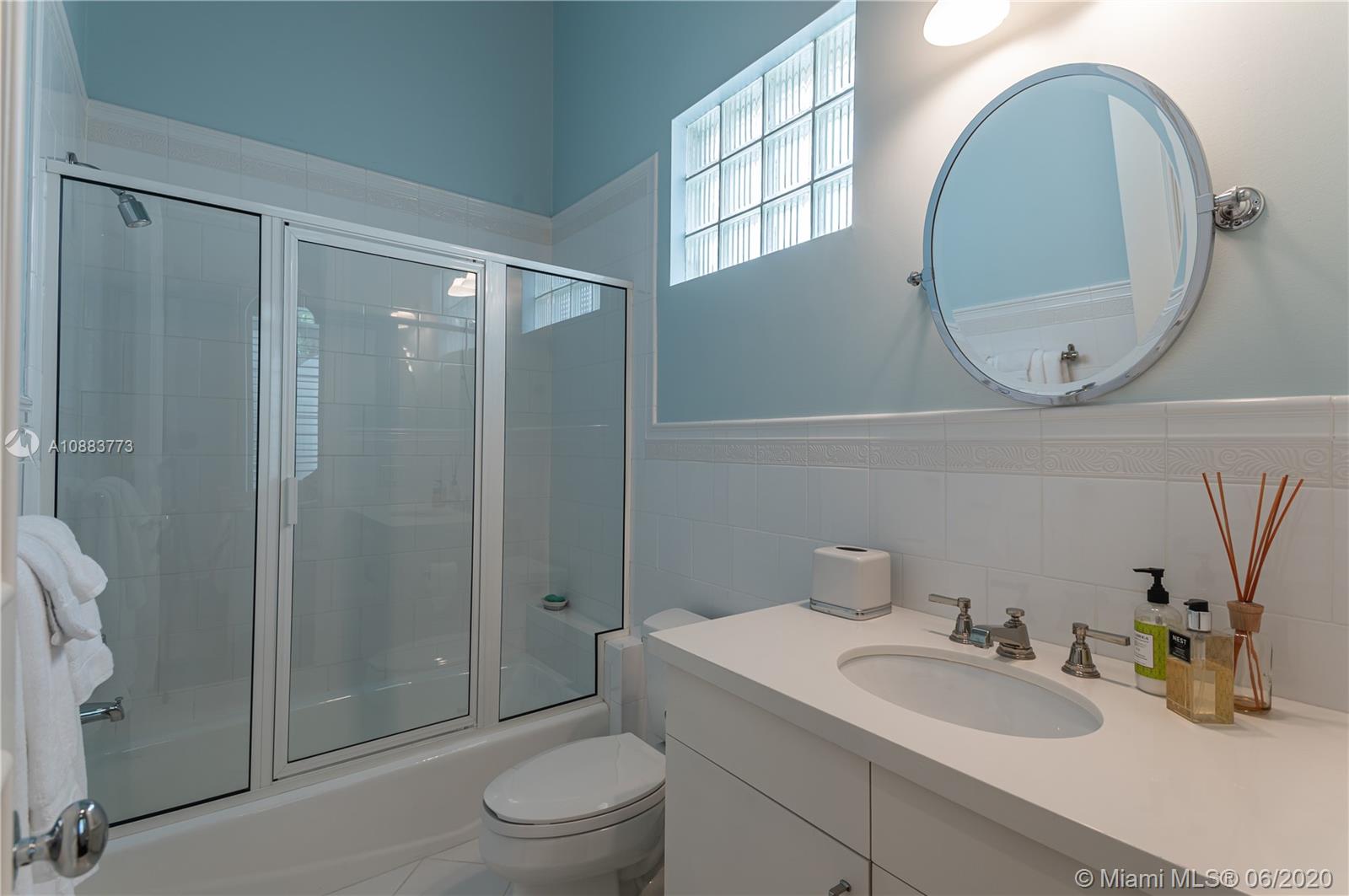 ISLAND ESTATES - Residential