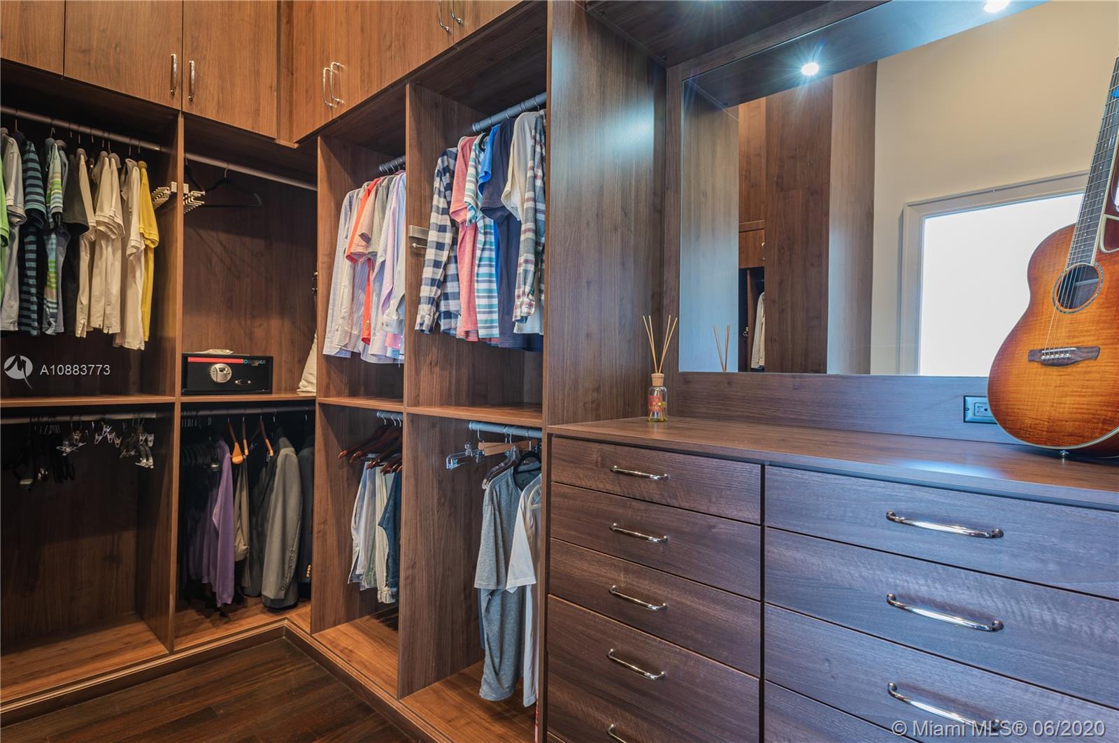 ISLAND ESTATES - Residential