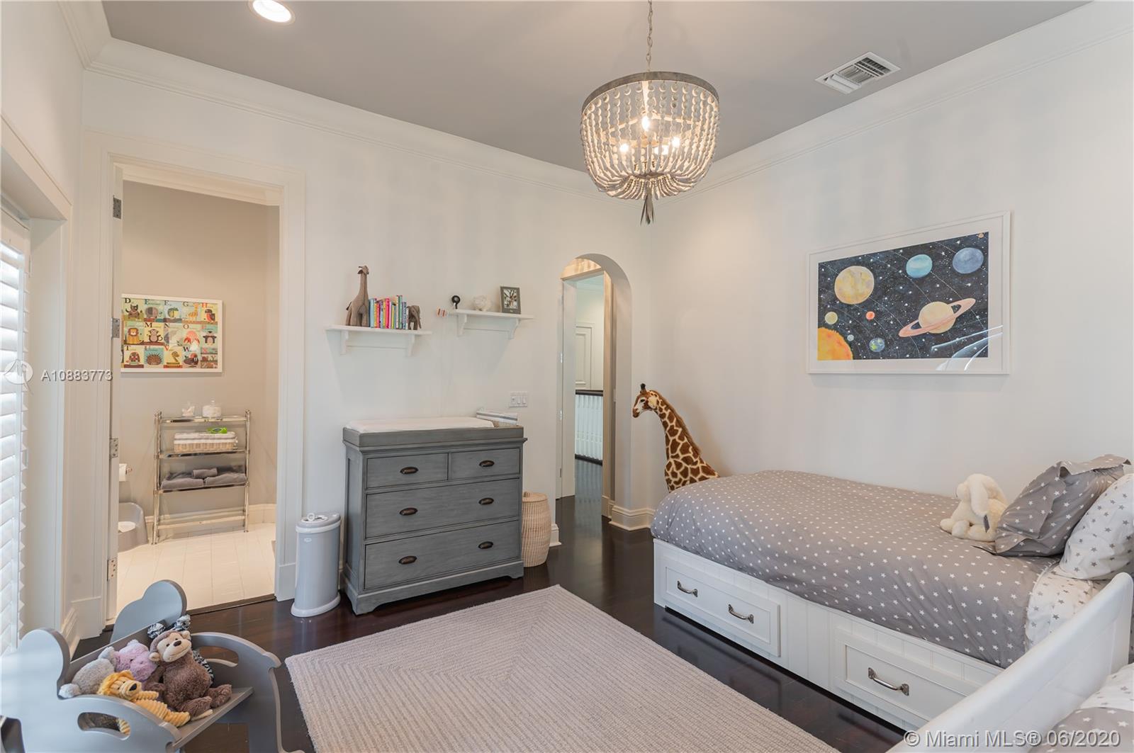 ISLAND ESTATES - Residential