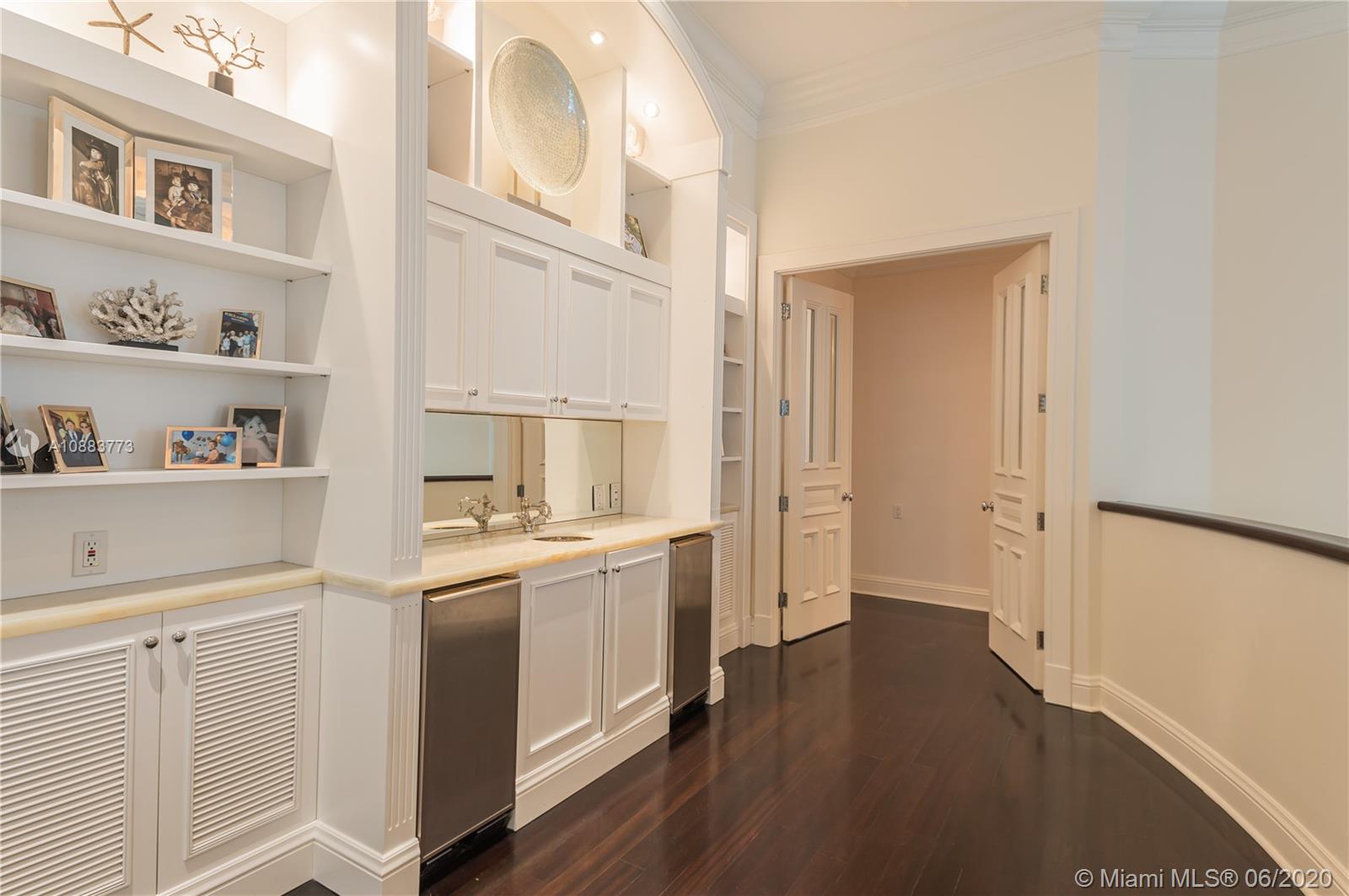 ISLAND ESTATES - Residential