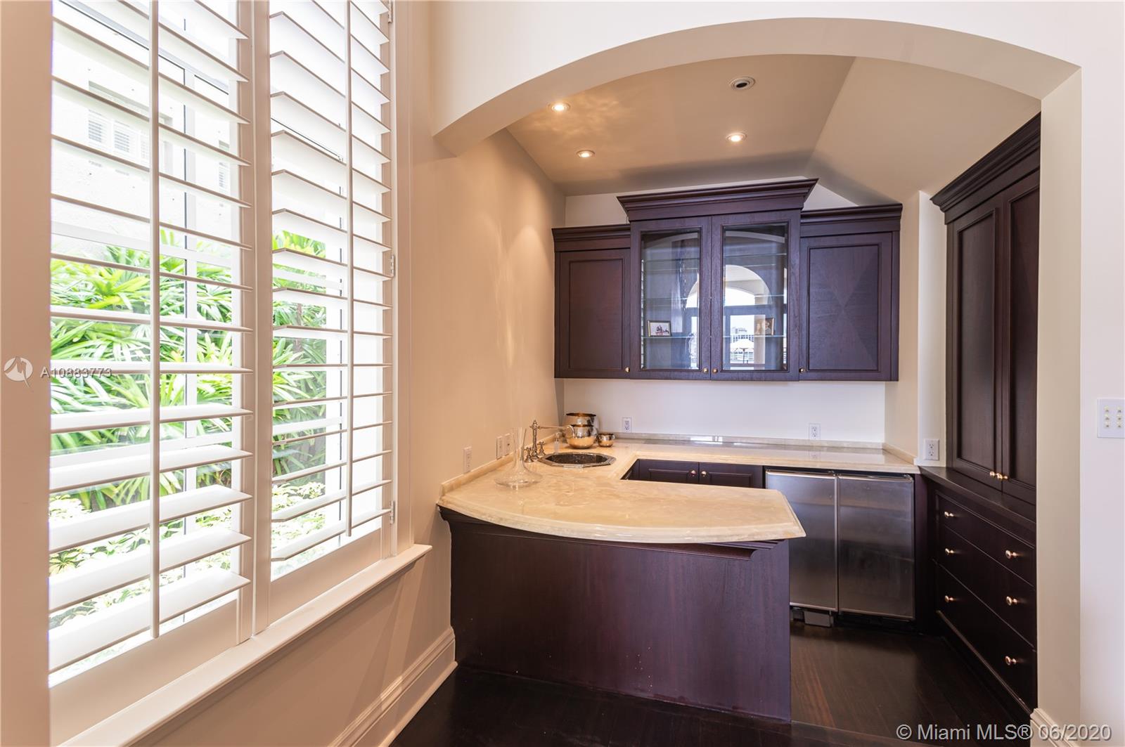 ISLAND ESTATES - Residential