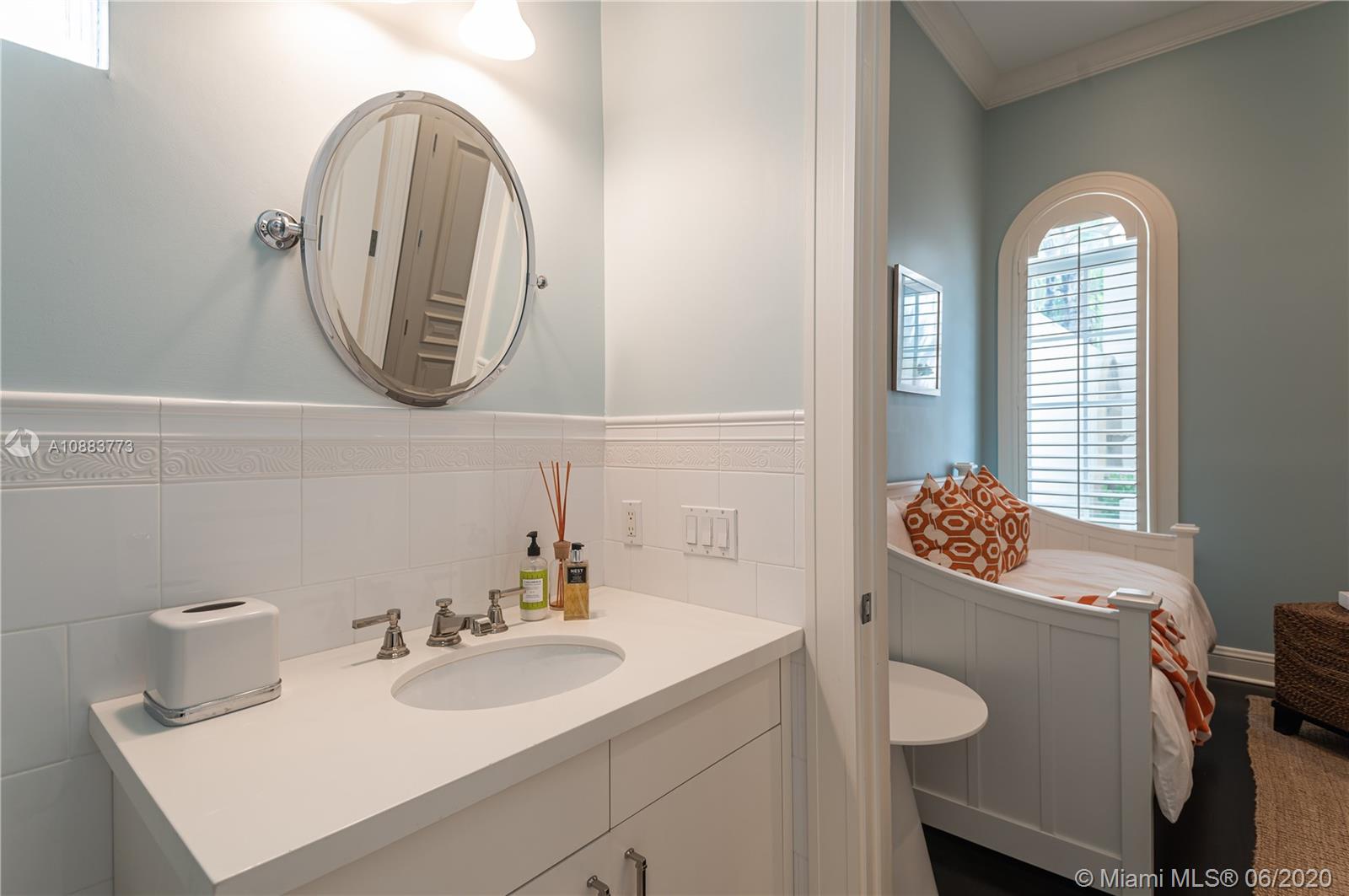 ISLAND ESTATES - Residential