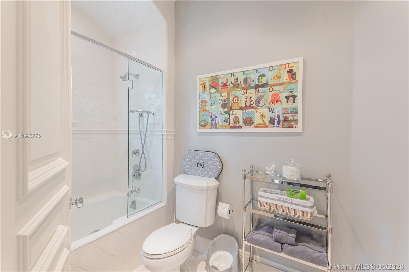 ISLAND ESTATES - Residential