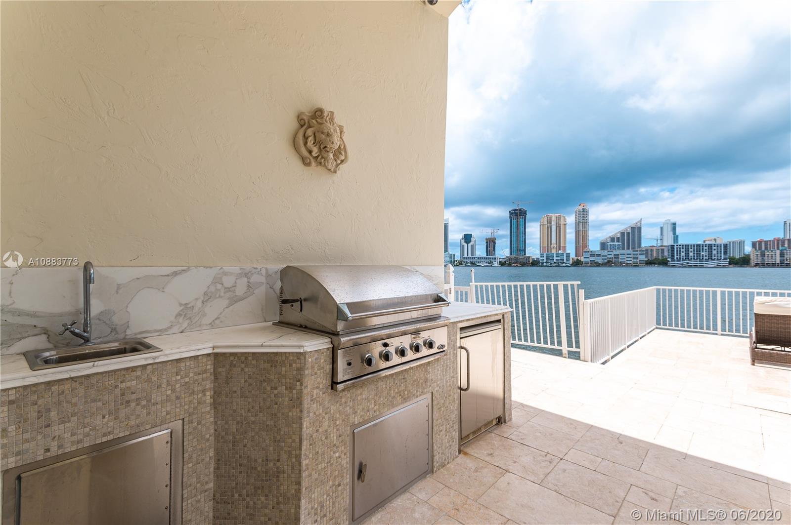 ISLAND ESTATES - Residential