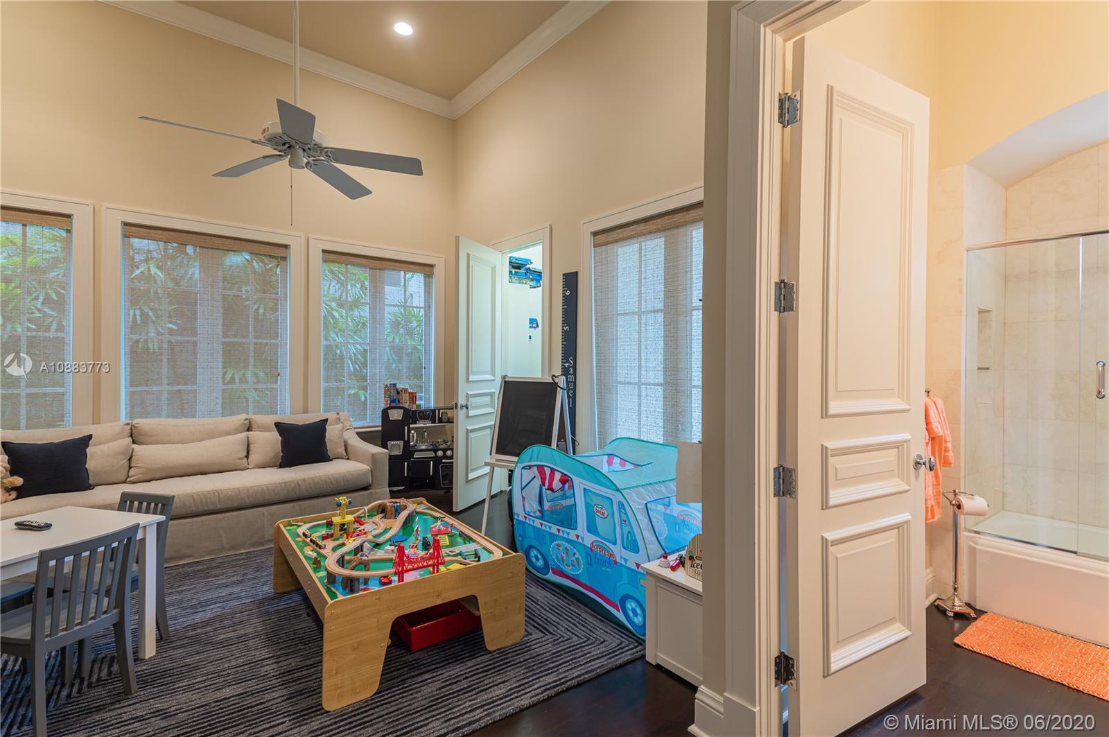 ISLAND ESTATES - Residential