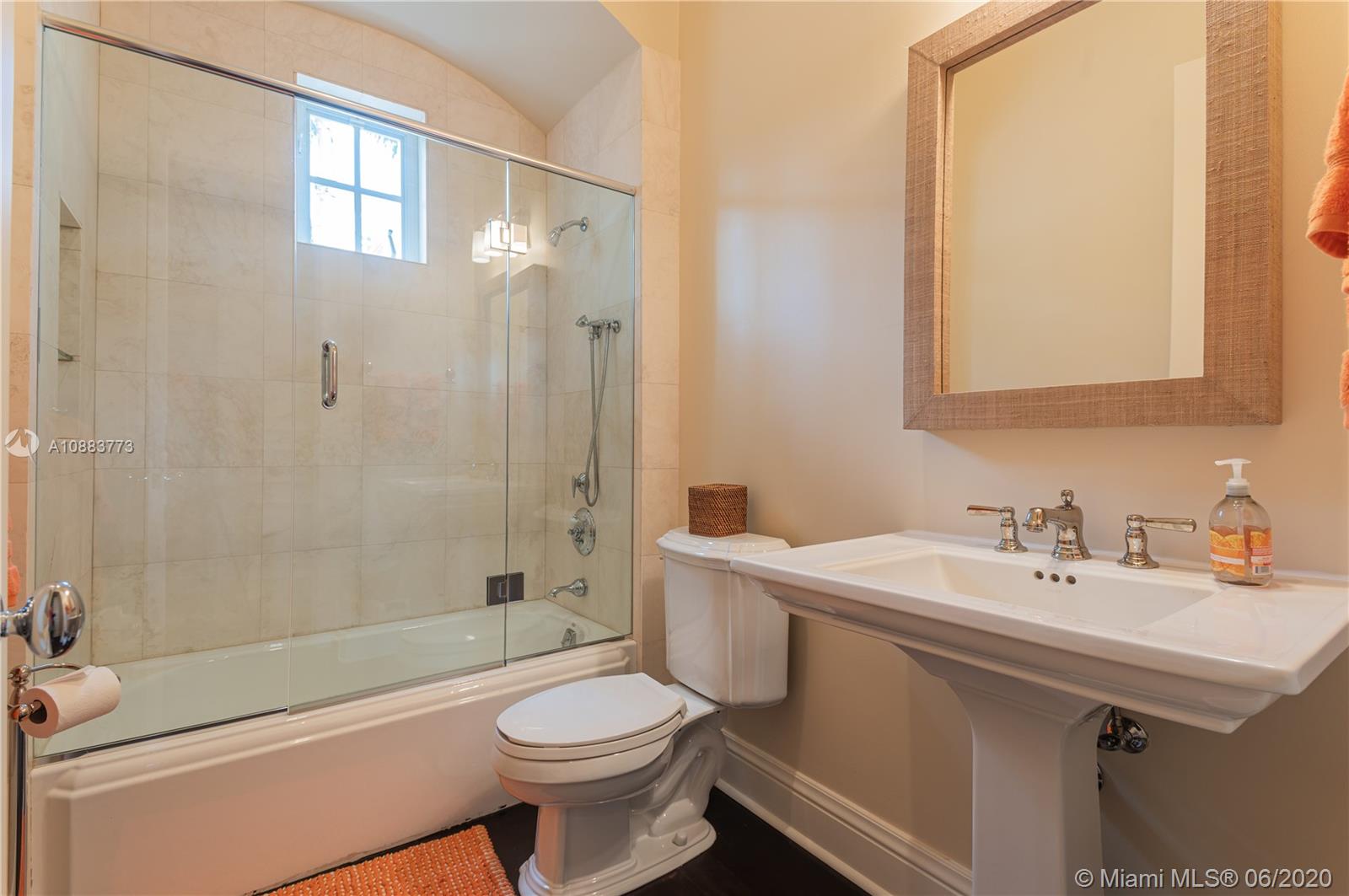 ISLAND ESTATES - Residential