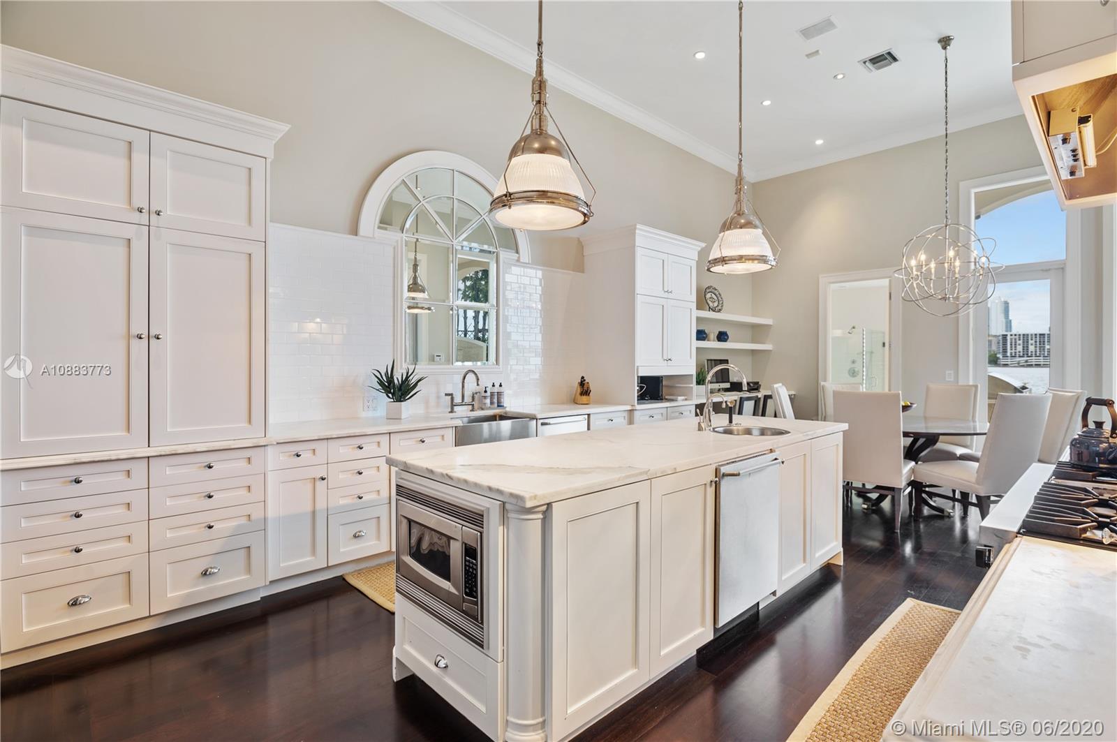 ISLAND ESTATES - Residential