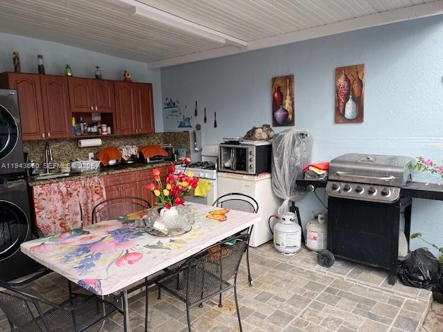 MANGO HILL CONDO NO 4 - Residential