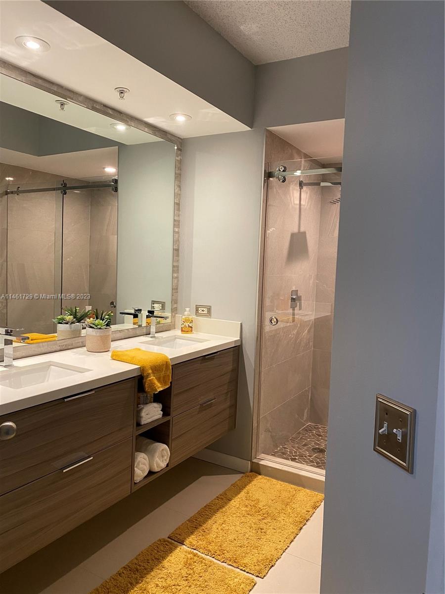 PORTO BELLAGIO CONDO - Residential Lease