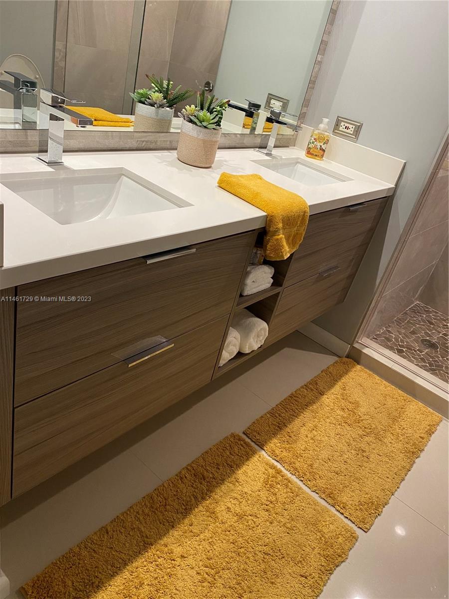 PORTO BELLAGIO CONDO - Residential Lease