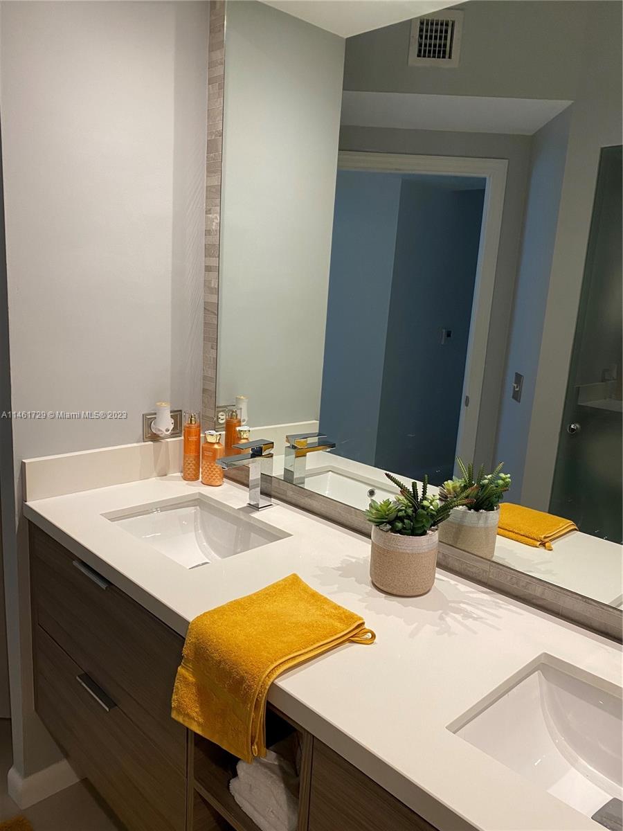 PORTO BELLAGIO CONDO - Residential Lease