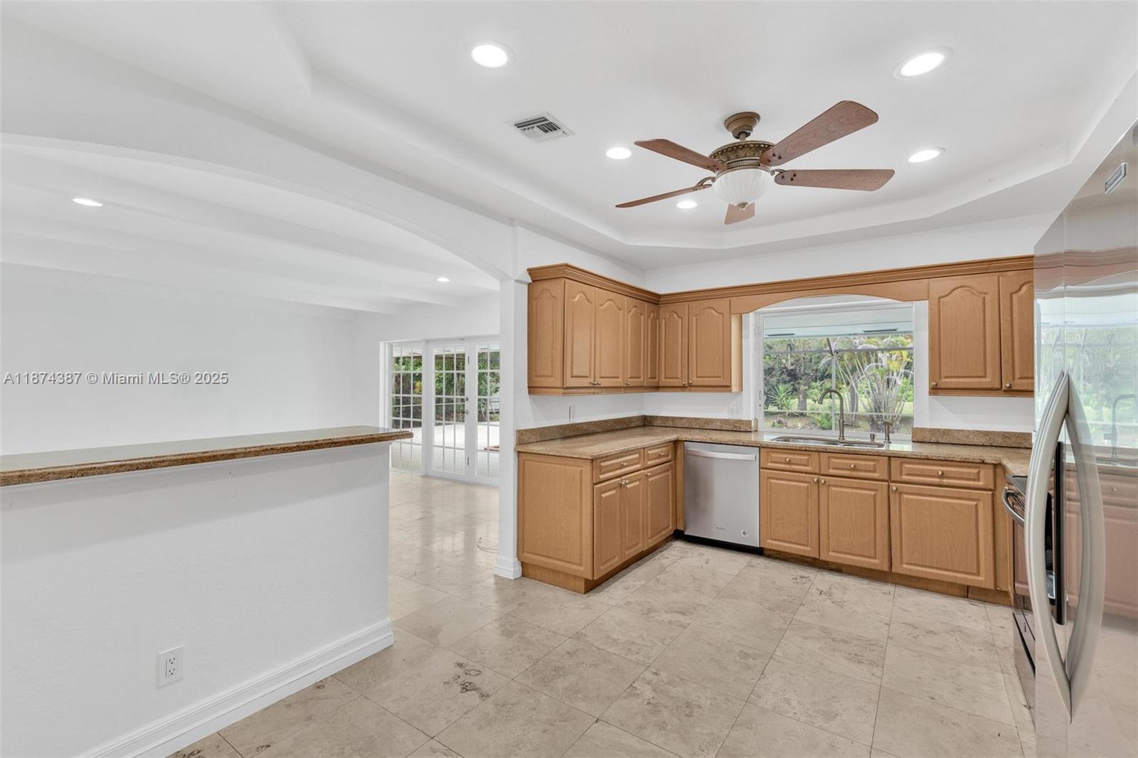 SUBURBAN ESTATES - Residential Lease