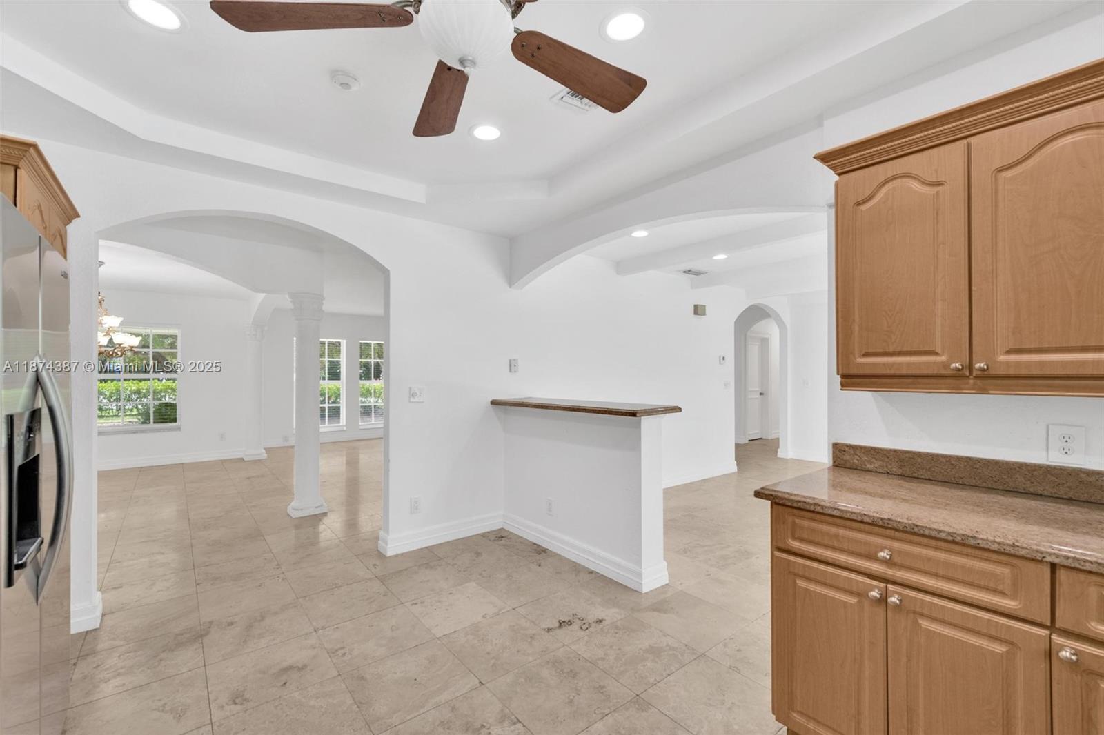 SUBURBAN ESTATES - Residential Lease