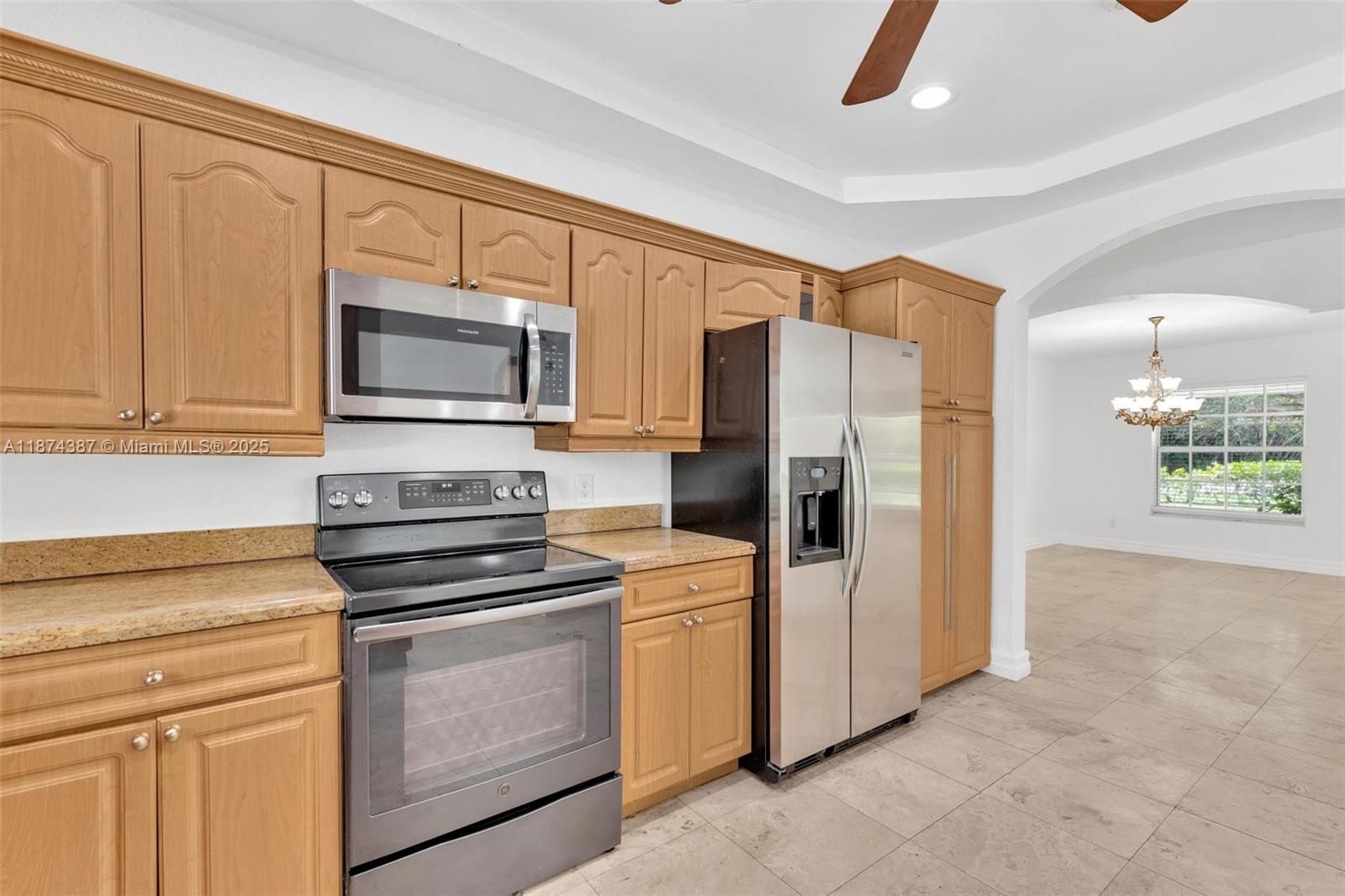 SUBURBAN ESTATES - Residential Lease