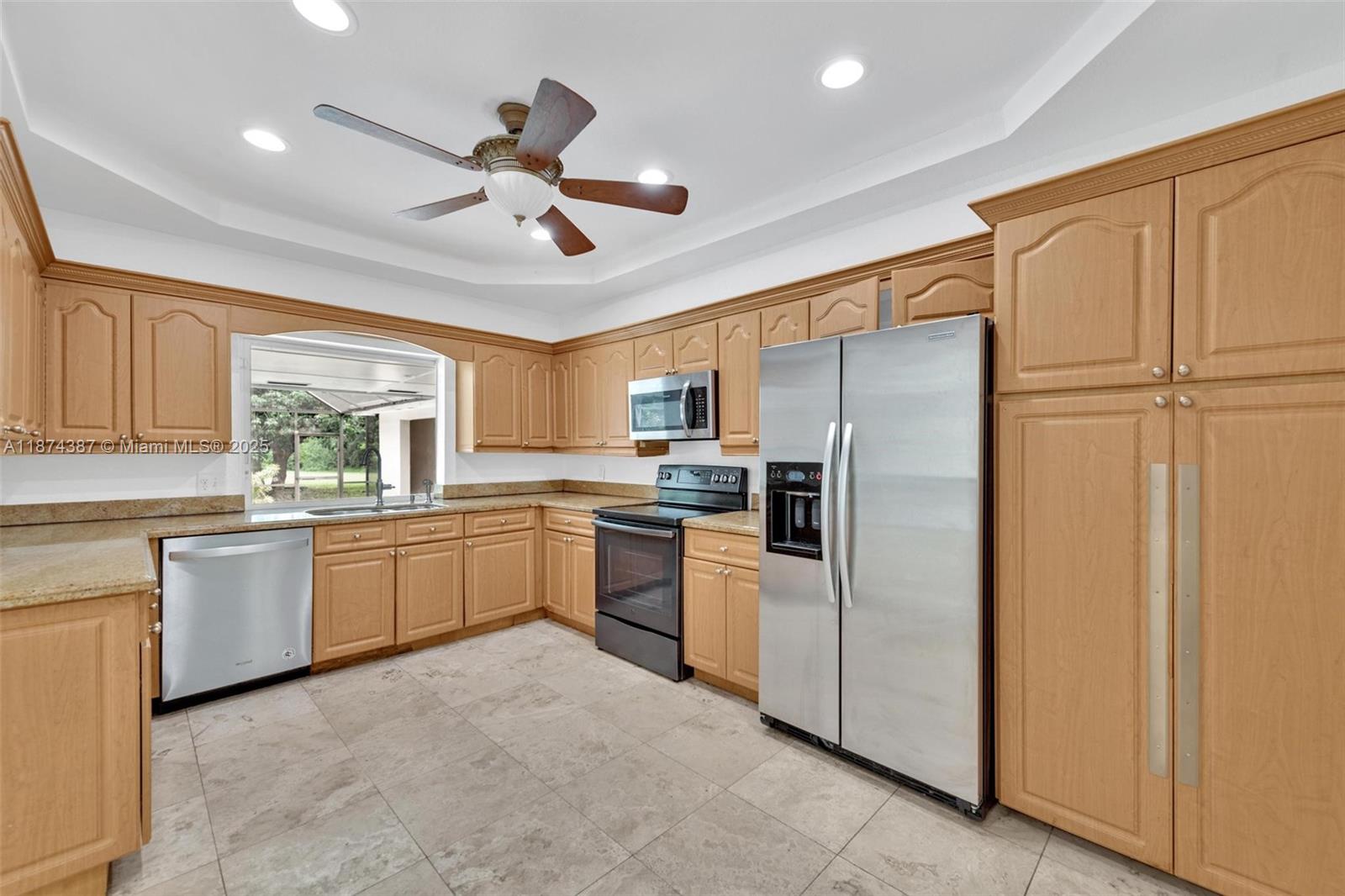 SUBURBAN ESTATES - Residential Lease