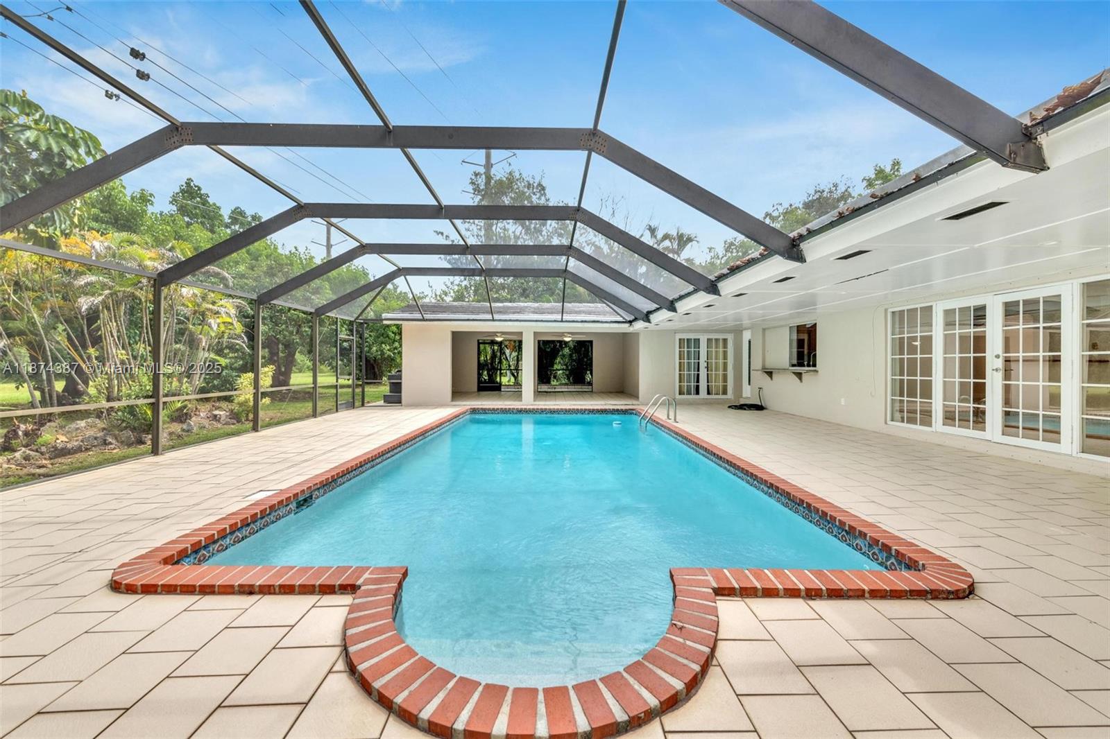 SUBURBAN ESTATES - Residential Lease