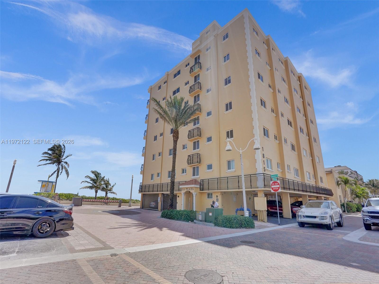 LA PLAYA CONDOMINIUM - Residential