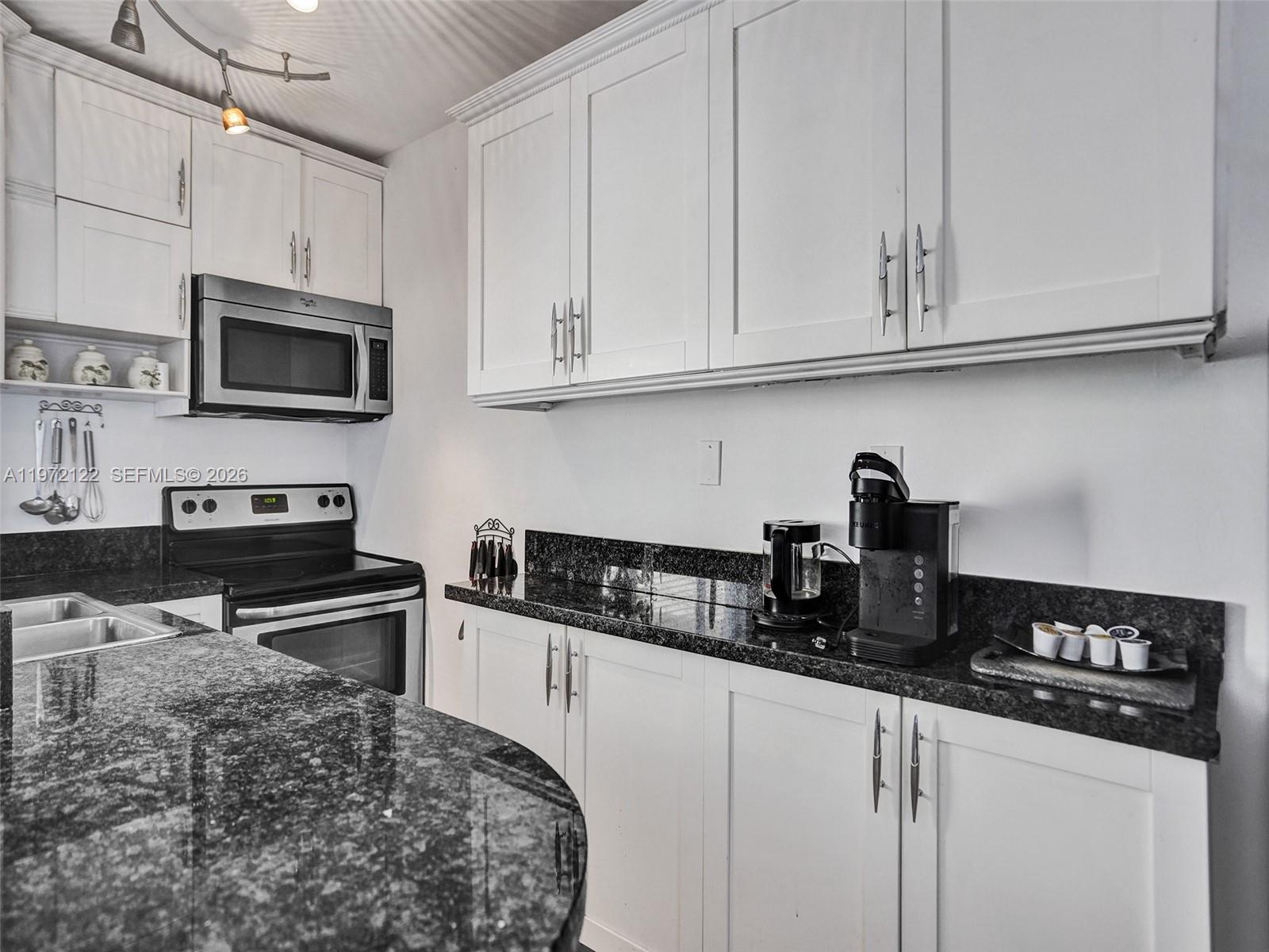 LA PLAYA CONDOMINIUM - Residential