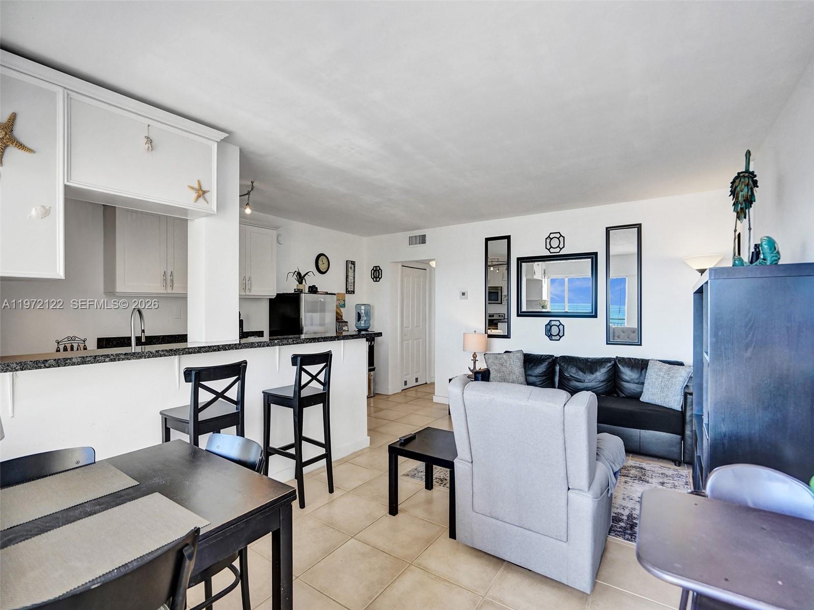 LA PLAYA CONDOMINIUM - Residential