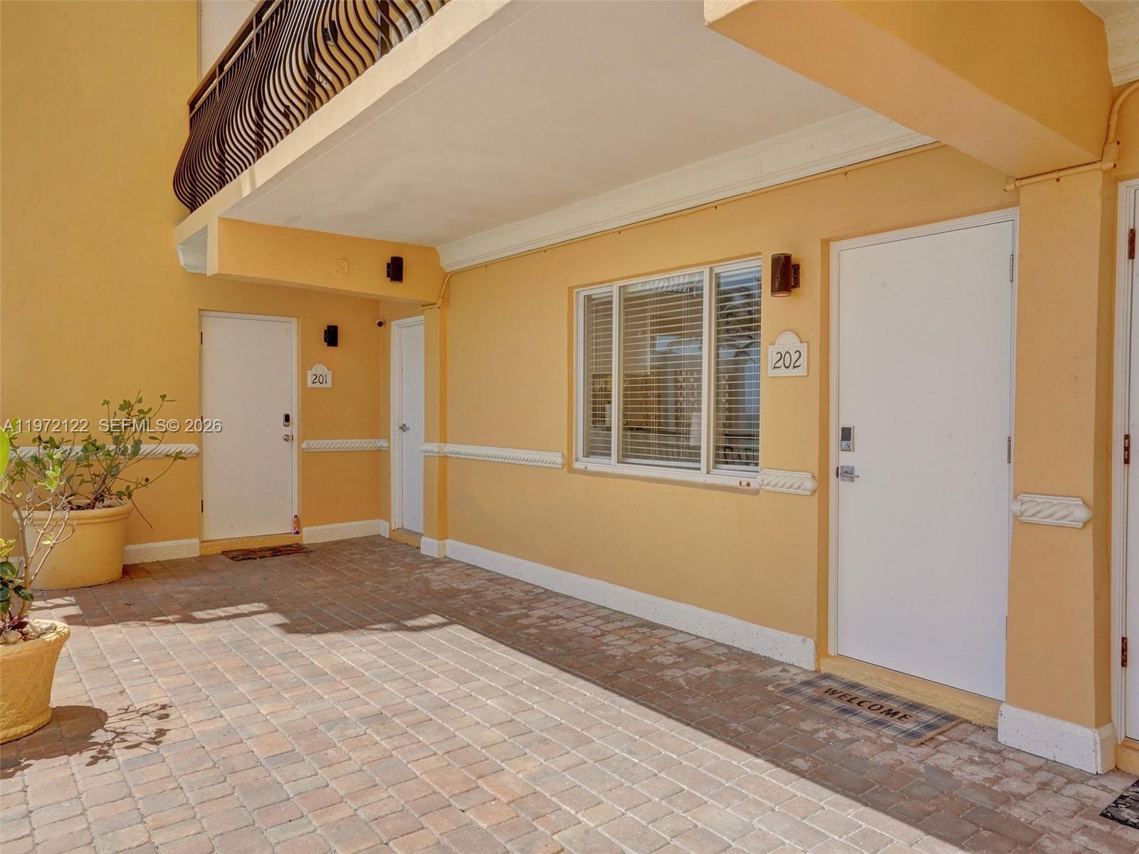 LA PLAYA CONDOMINIUM - Residential