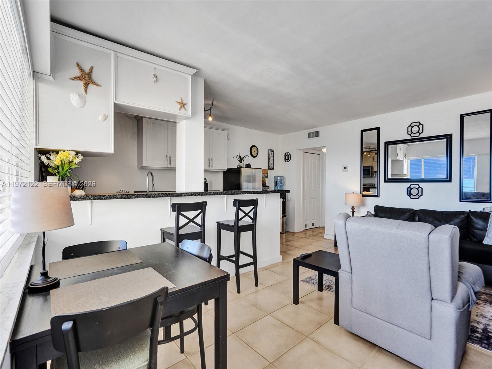 LA PLAYA CONDOMINIUM - Residential