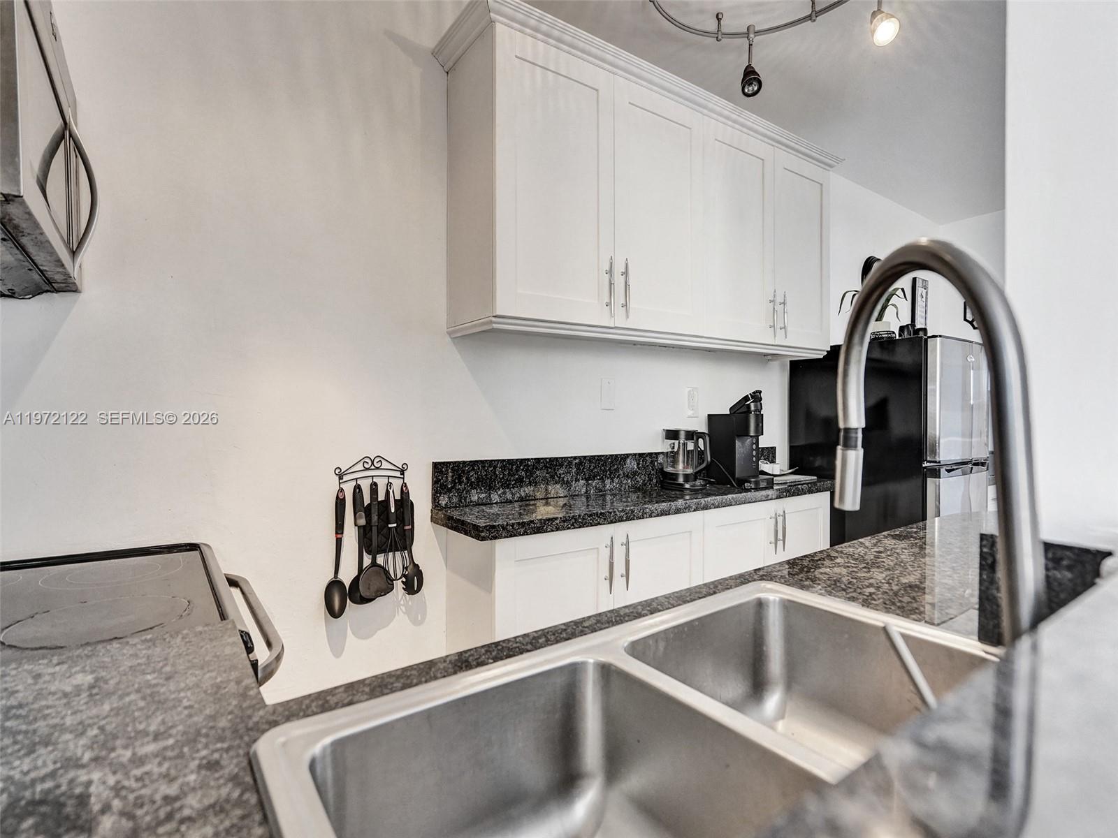 LA PLAYA CONDOMINIUM - Residential