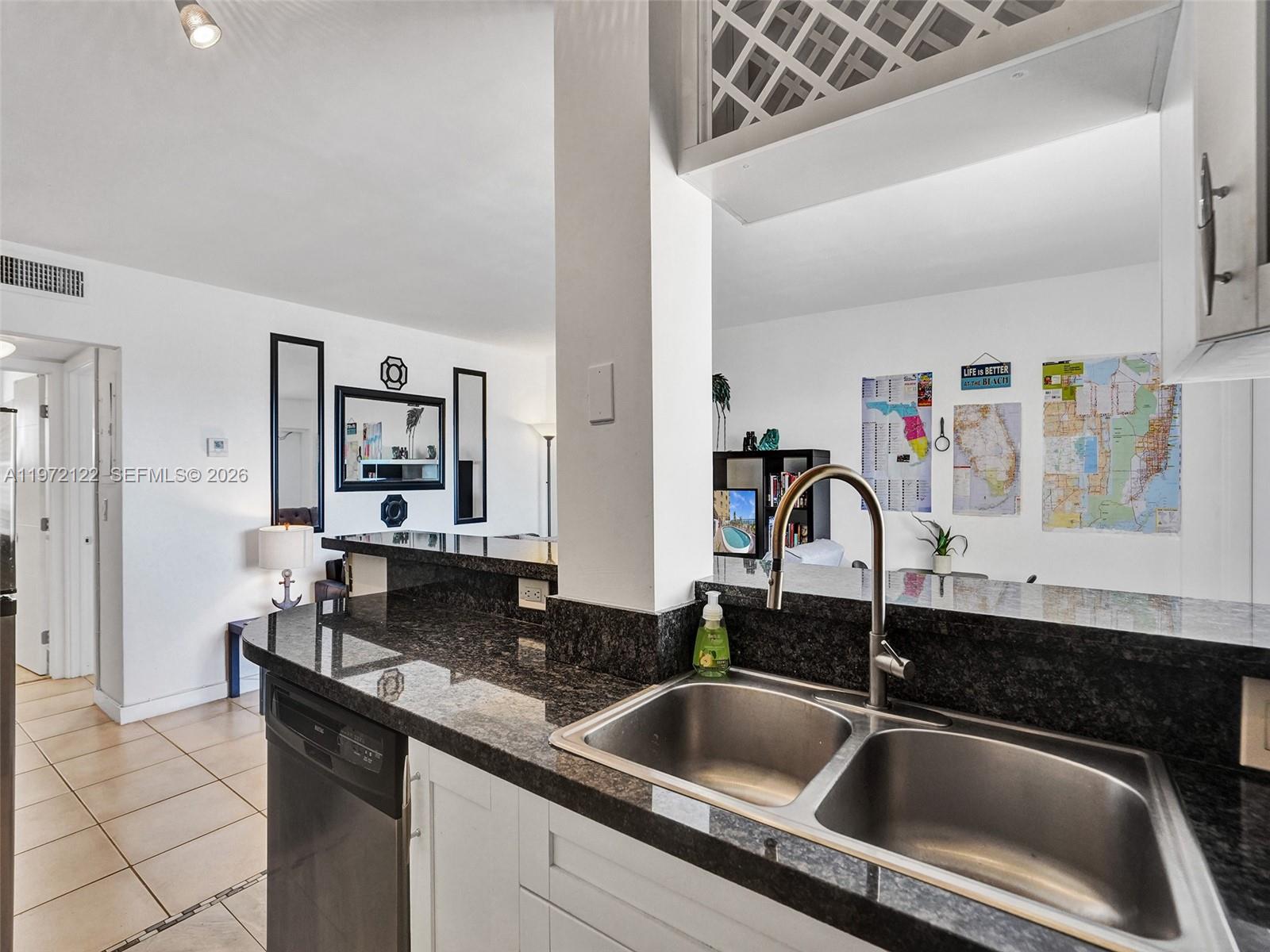 LA PLAYA CONDOMINIUM - Residential