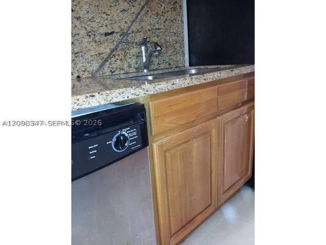95 Edgewater Dr 201
