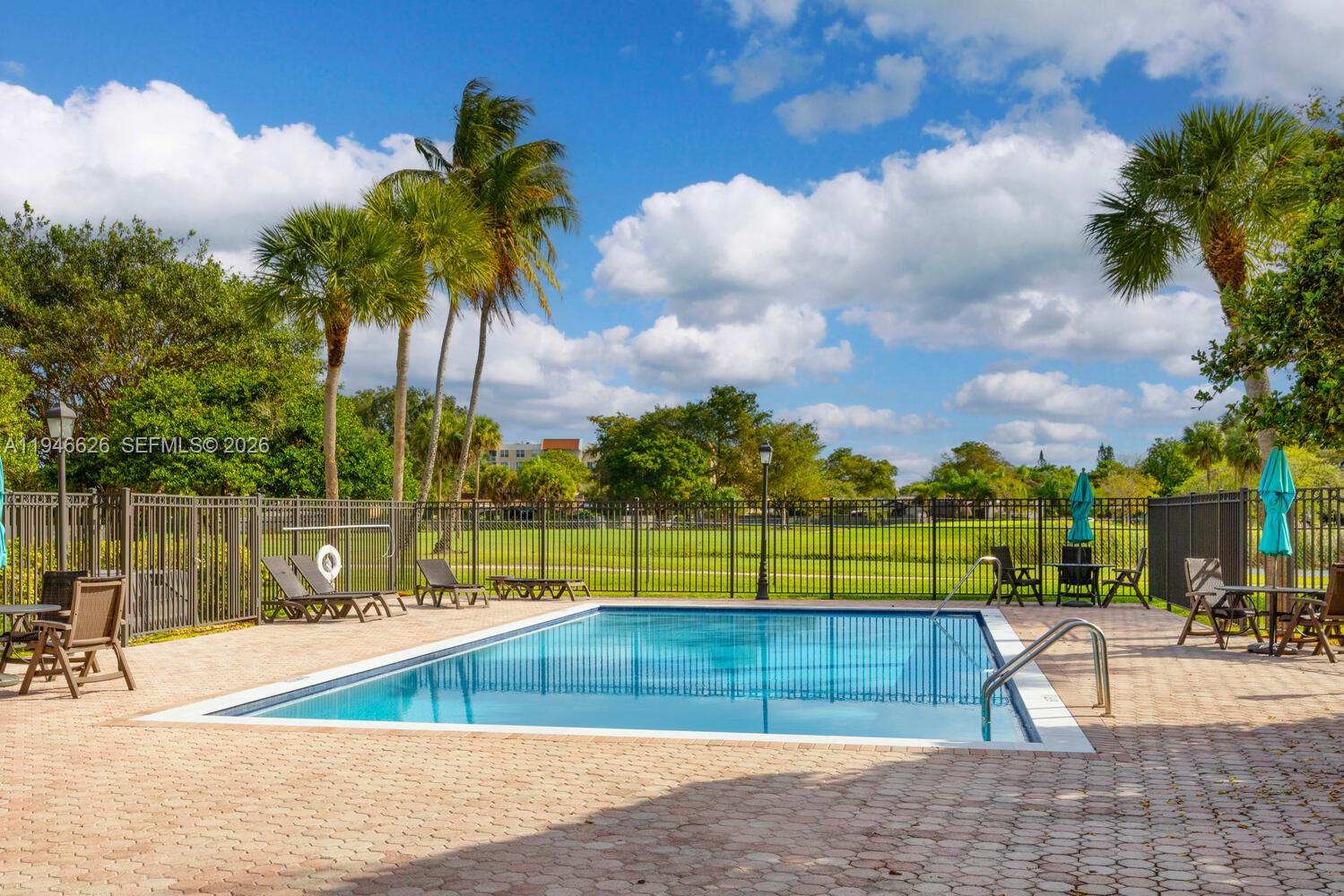 BRIAR BAY TOWNHOUSE ESTAT - Residential