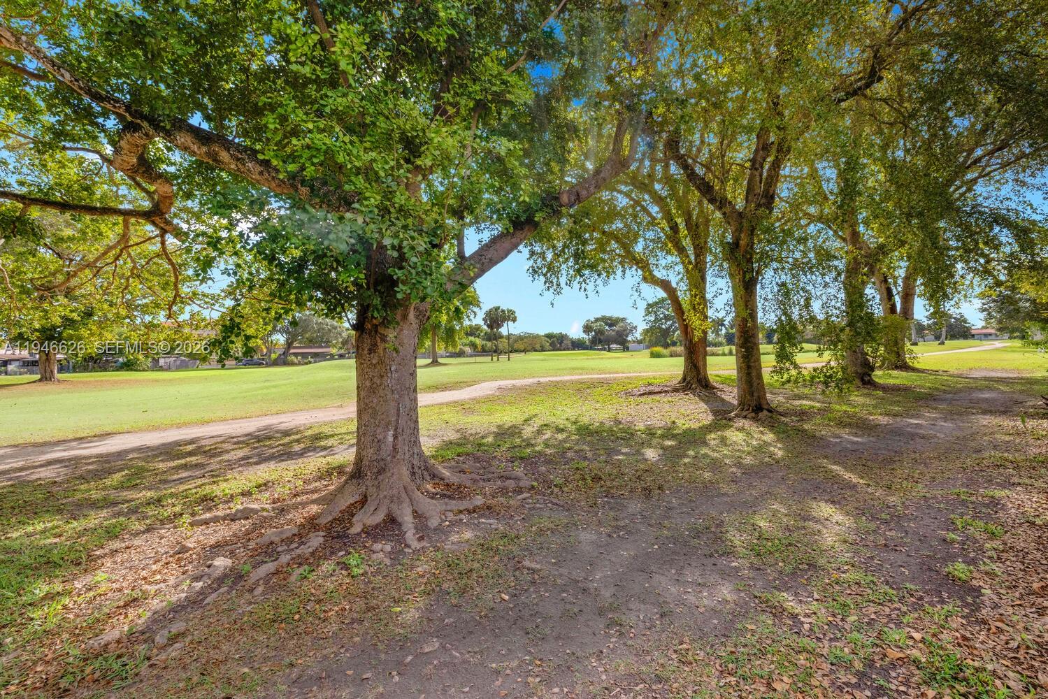 BRIAR BAY TOWNHOUSE ESTAT - Residential