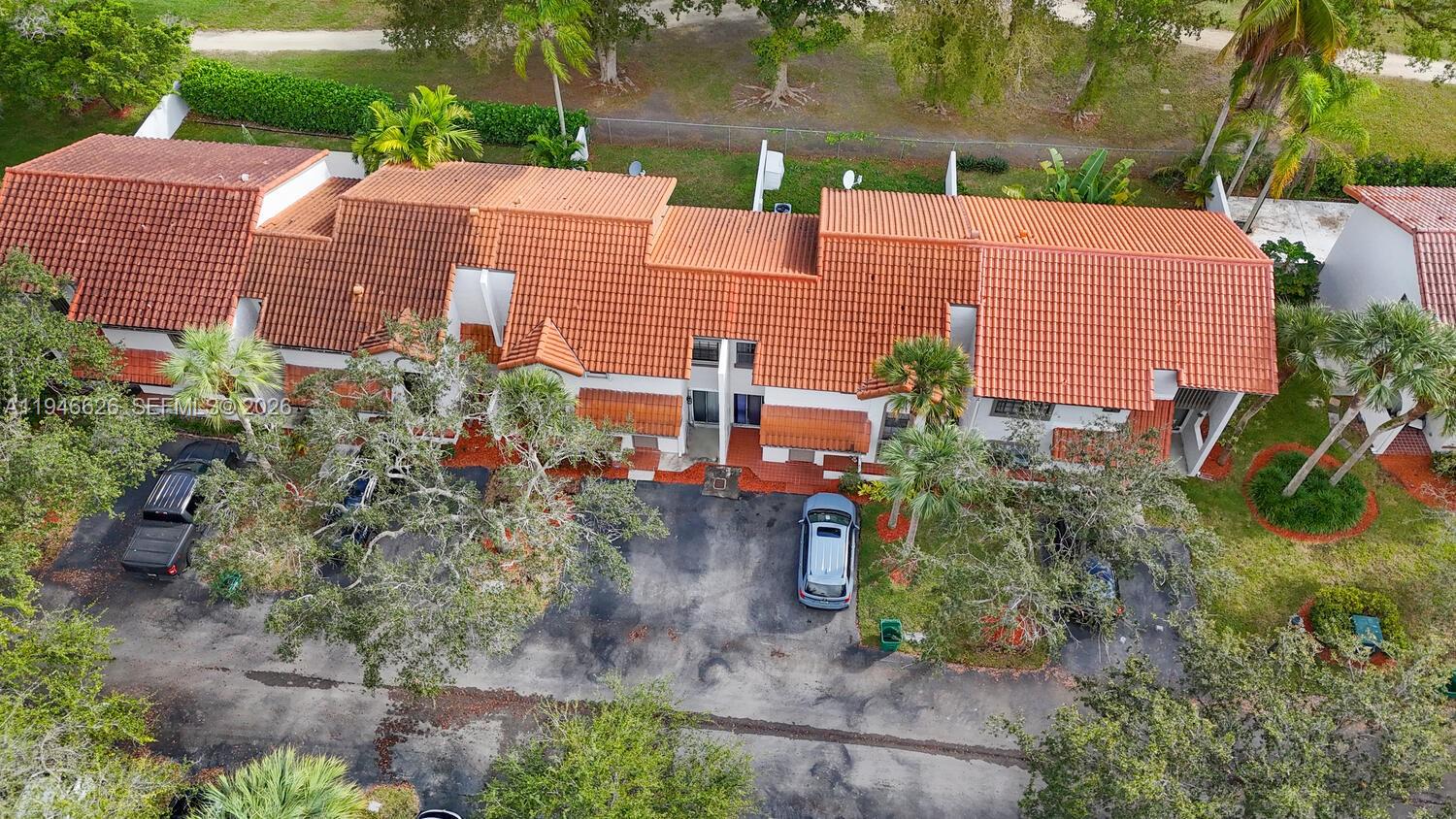 BRIAR BAY TOWNHOUSE ESTAT - Residential