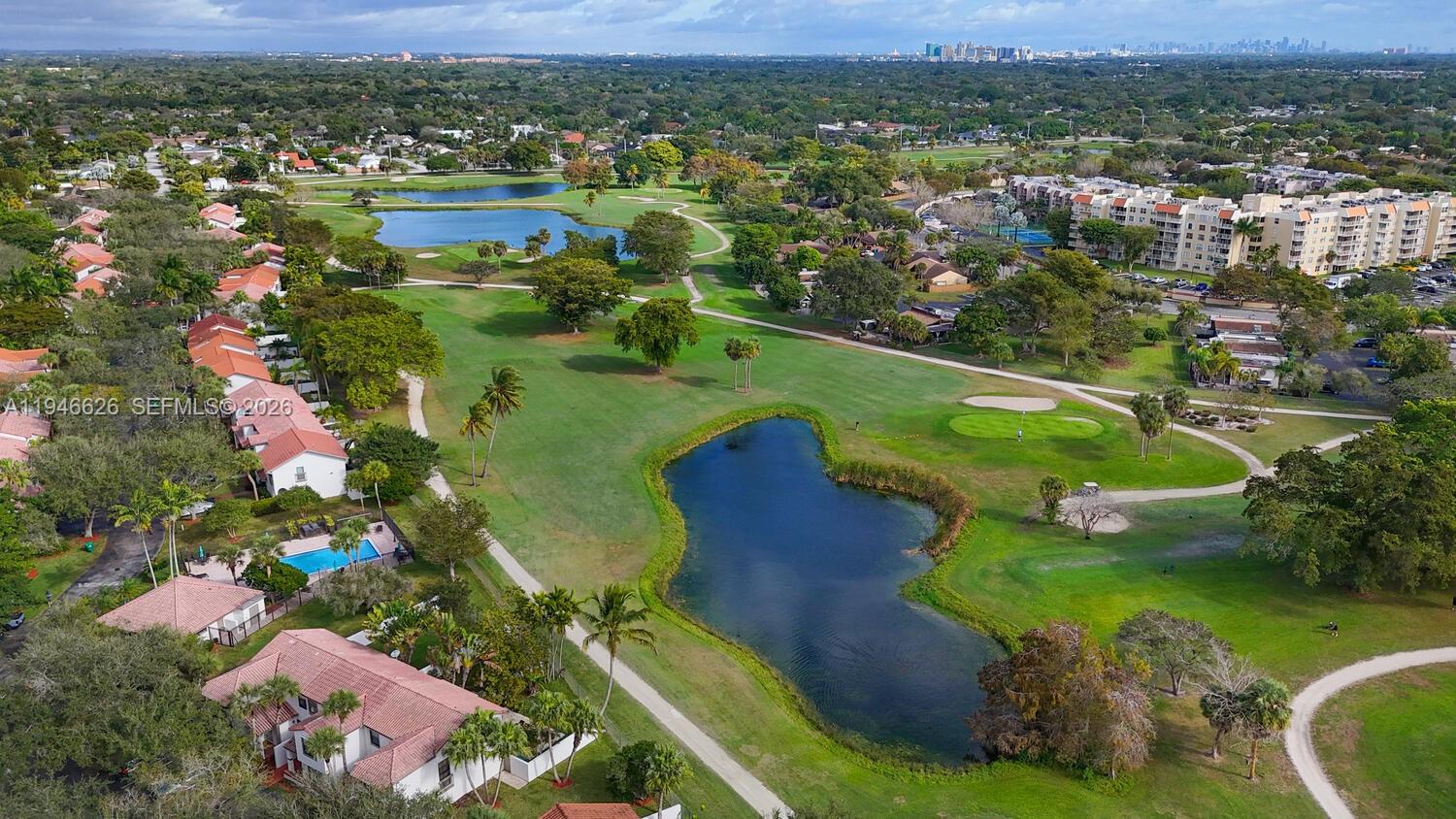 BRIAR BAY TOWNHOUSE ESTAT - Residential