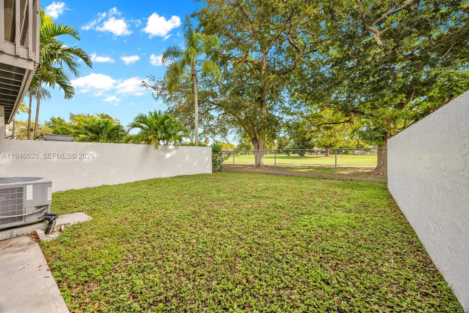 BRIAR BAY TOWNHOUSE ESTAT - Residential