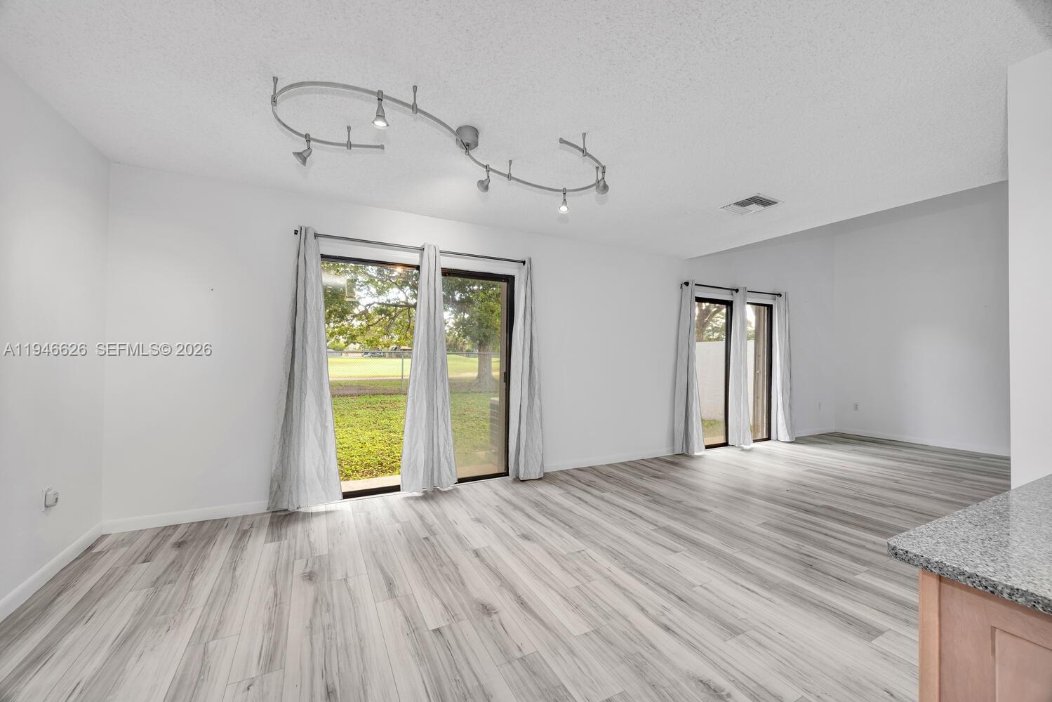 BRIAR BAY TOWNHOUSE ESTAT - Residential