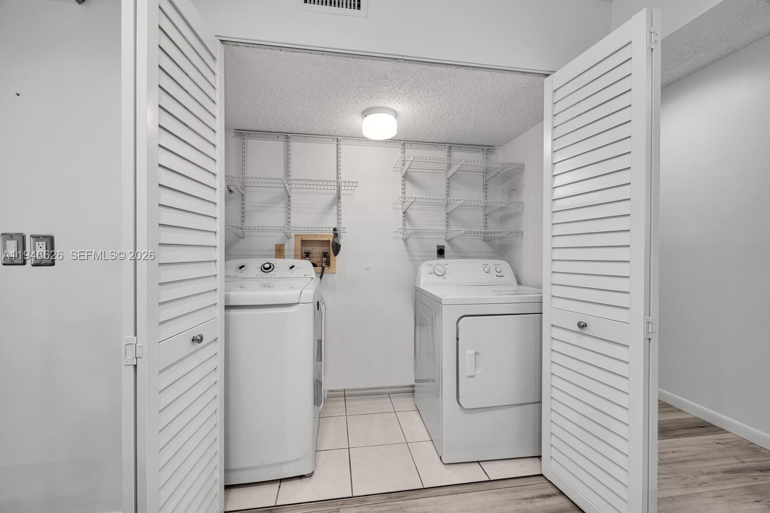 BRIAR BAY TOWNHOUSE ESTAT - Residential