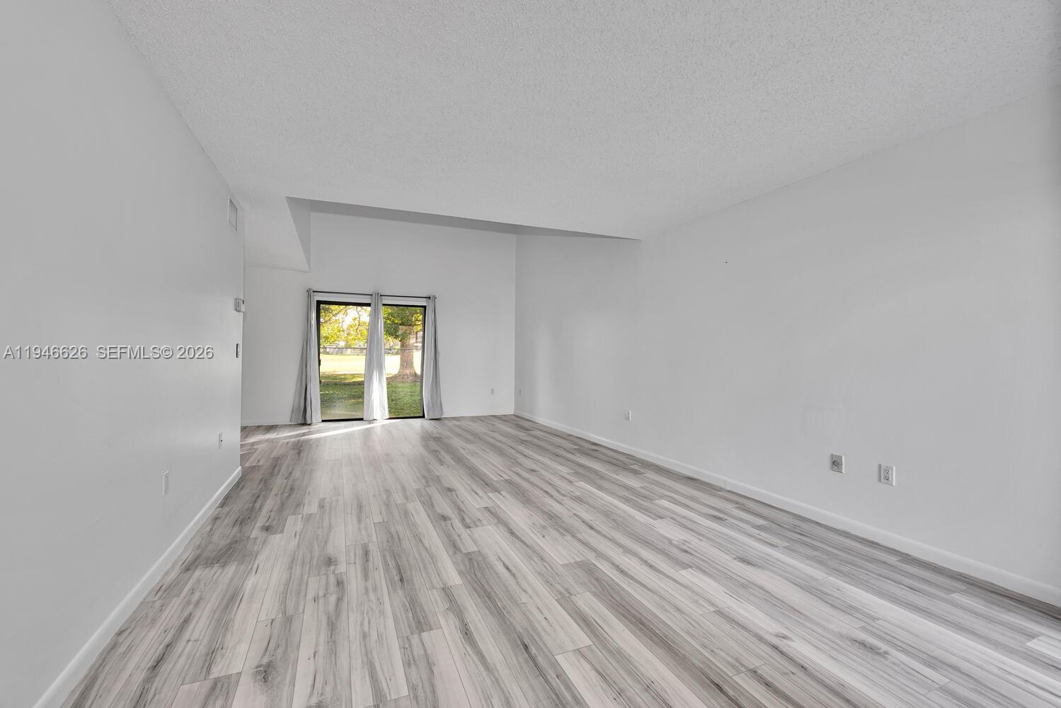 BRIAR BAY TOWNHOUSE ESTAT - Residential