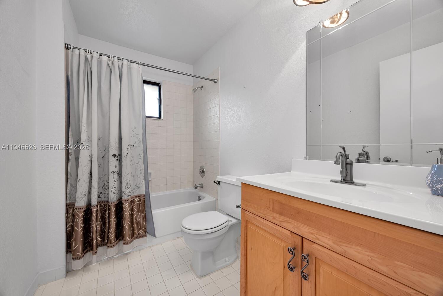 BRIAR BAY TOWNHOUSE ESTAT - Residential