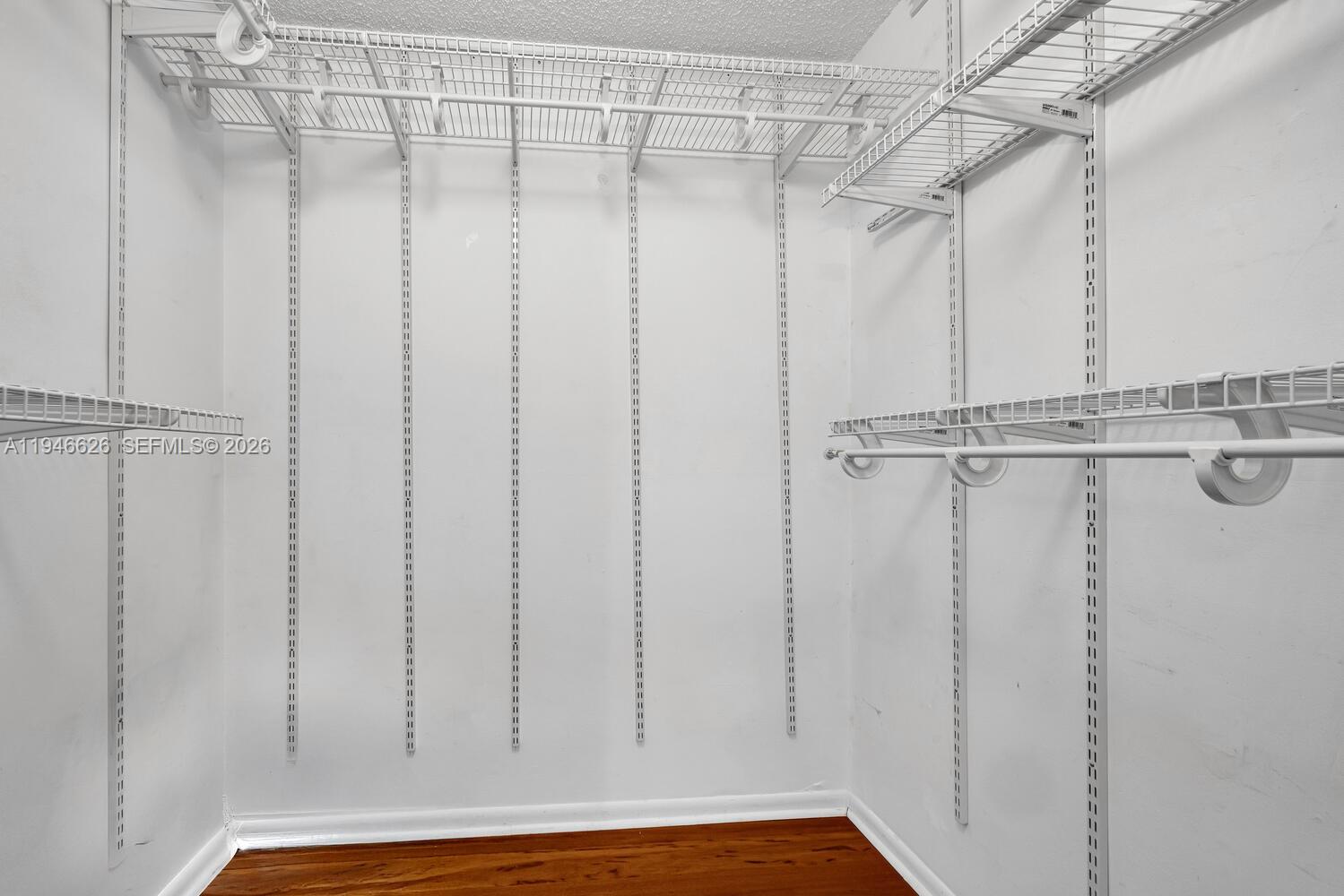 BRIAR BAY TOWNHOUSE ESTAT - Residential