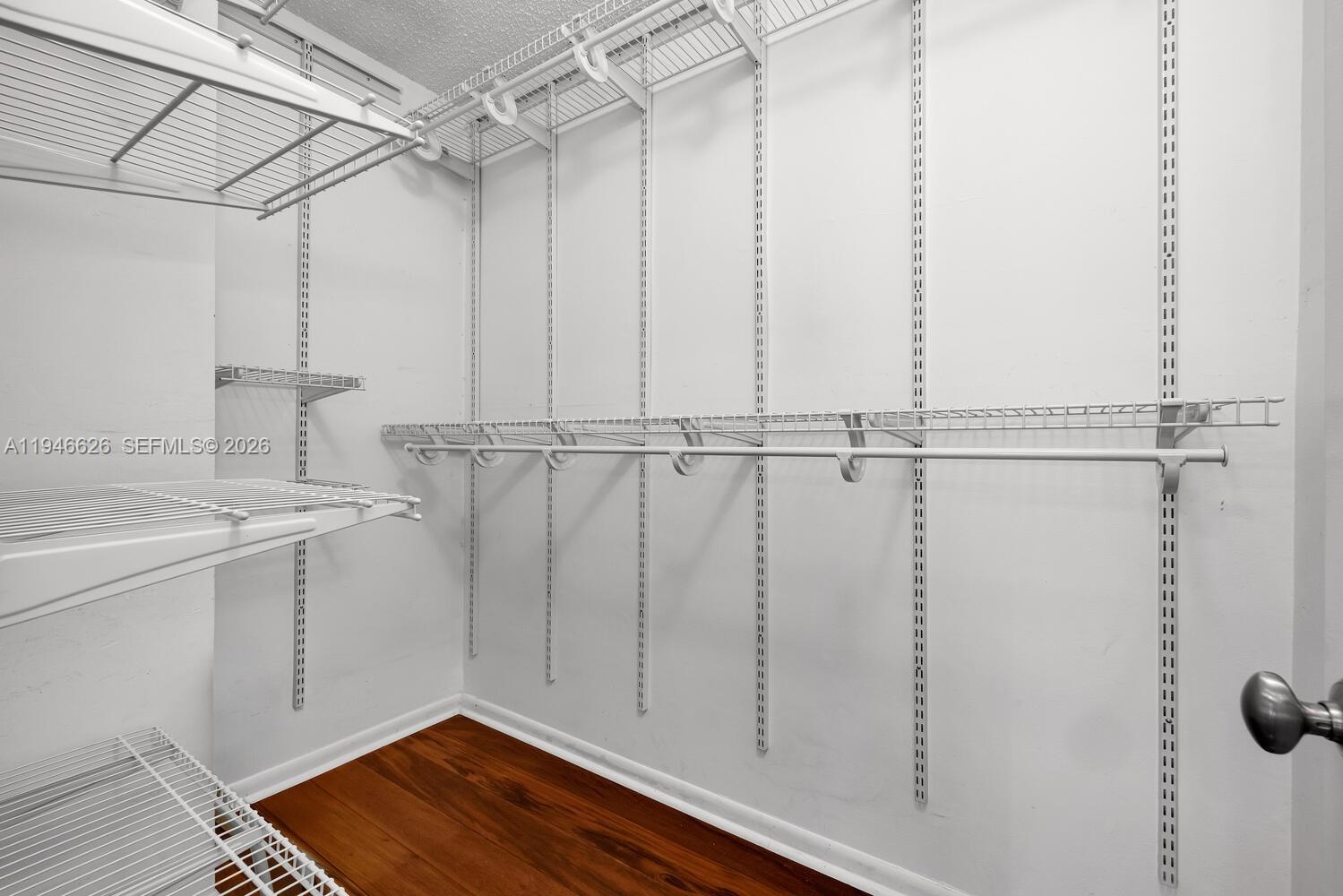 BRIAR BAY TOWNHOUSE ESTAT - Residential