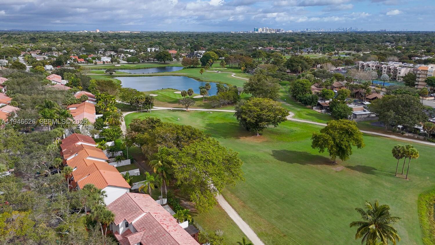 BRIAR BAY TOWNHOUSE ESTAT - Residential