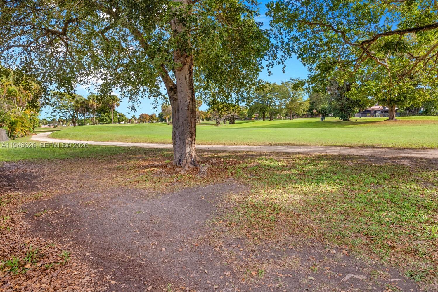 BRIAR BAY TOWNHOUSE ESTAT - Residential