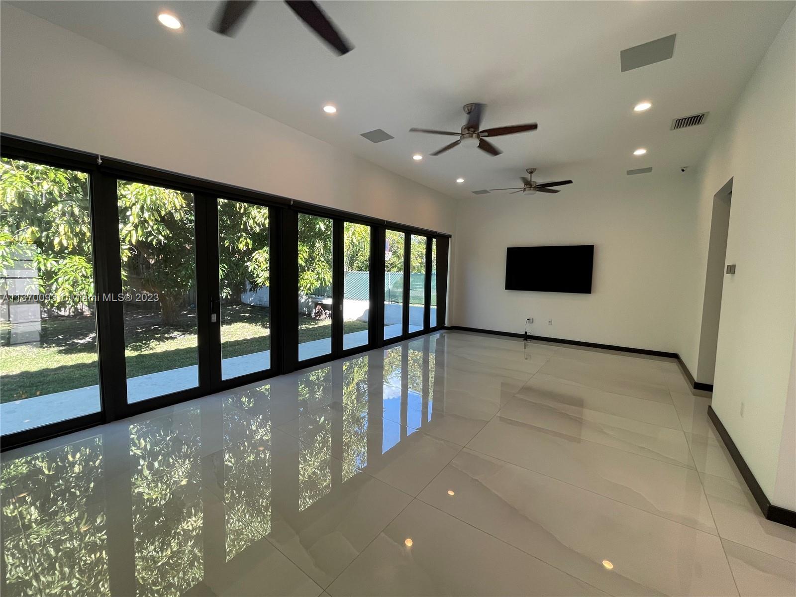 BRICKELL ESTATES - Residential Lease