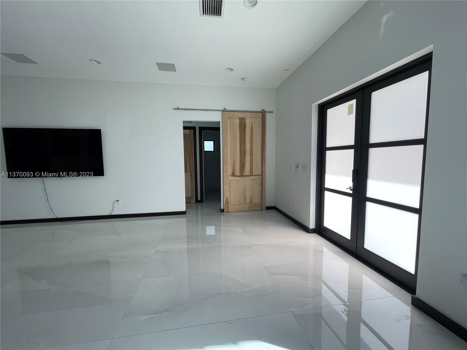 BRICKELL ESTATES - Residential Lease