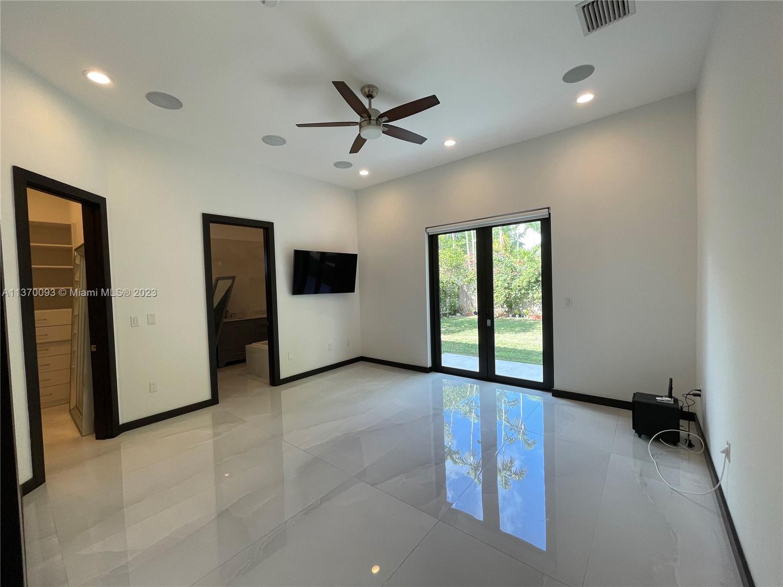 BRICKELL ESTATES - Residential Lease