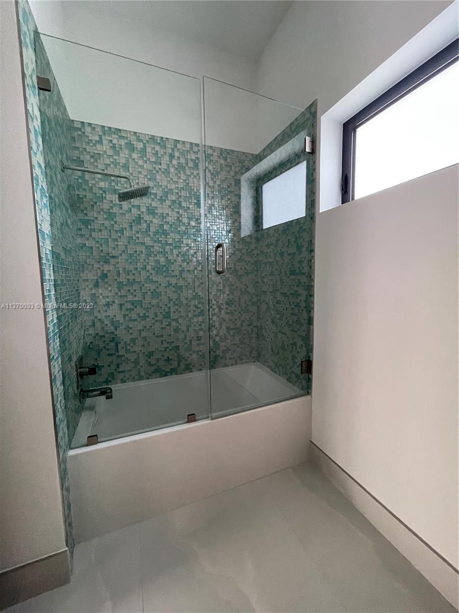 BRICKELL ESTATES - Residential Lease