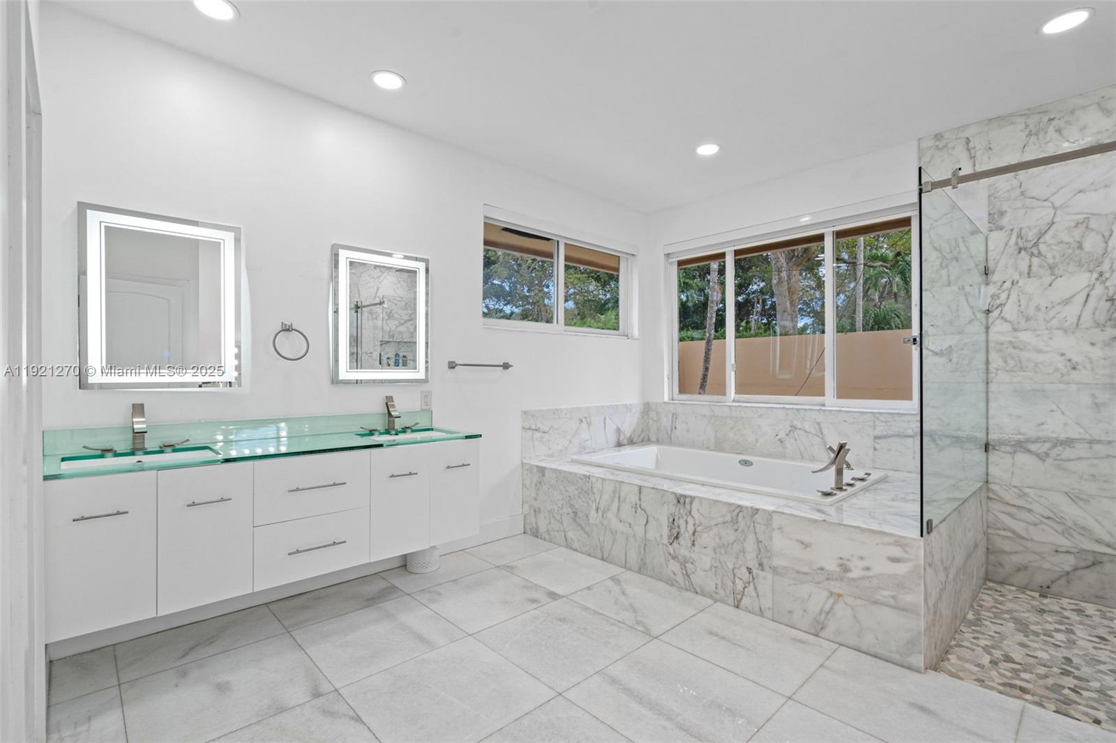 MIAMI LAKES - LOCH LOMOND - Residential