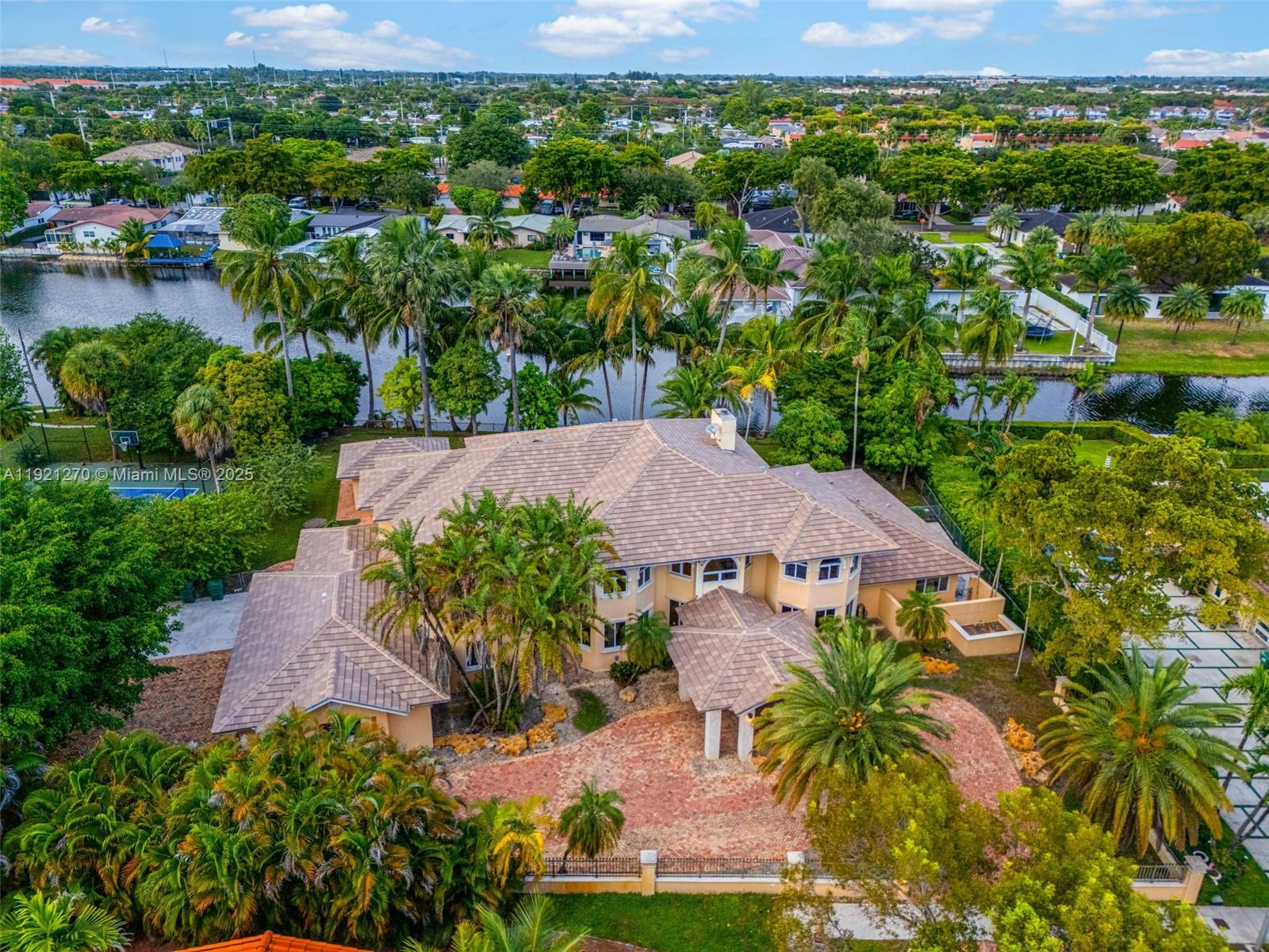 MIAMI LAKES - LOCH LOMOND - Residential