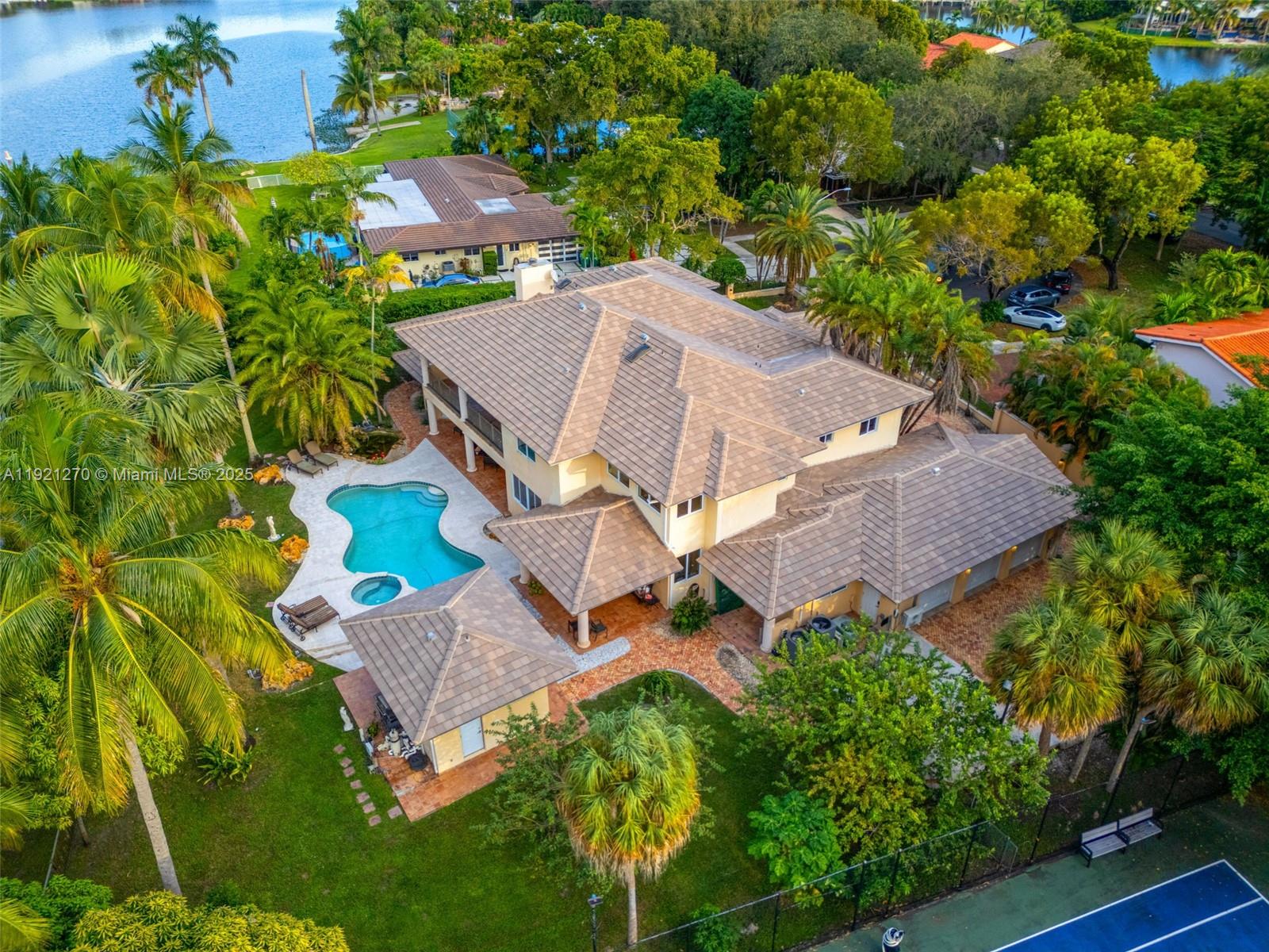 MIAMI LAKES - LOCH LOMOND - Residential