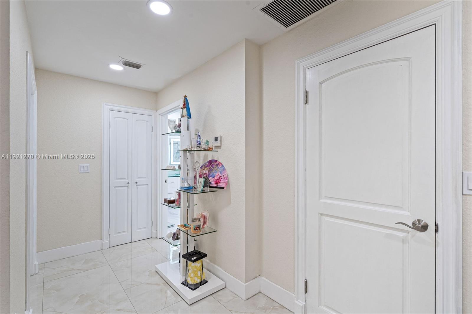 MIAMI LAKES - LOCH LOMOND - Residential