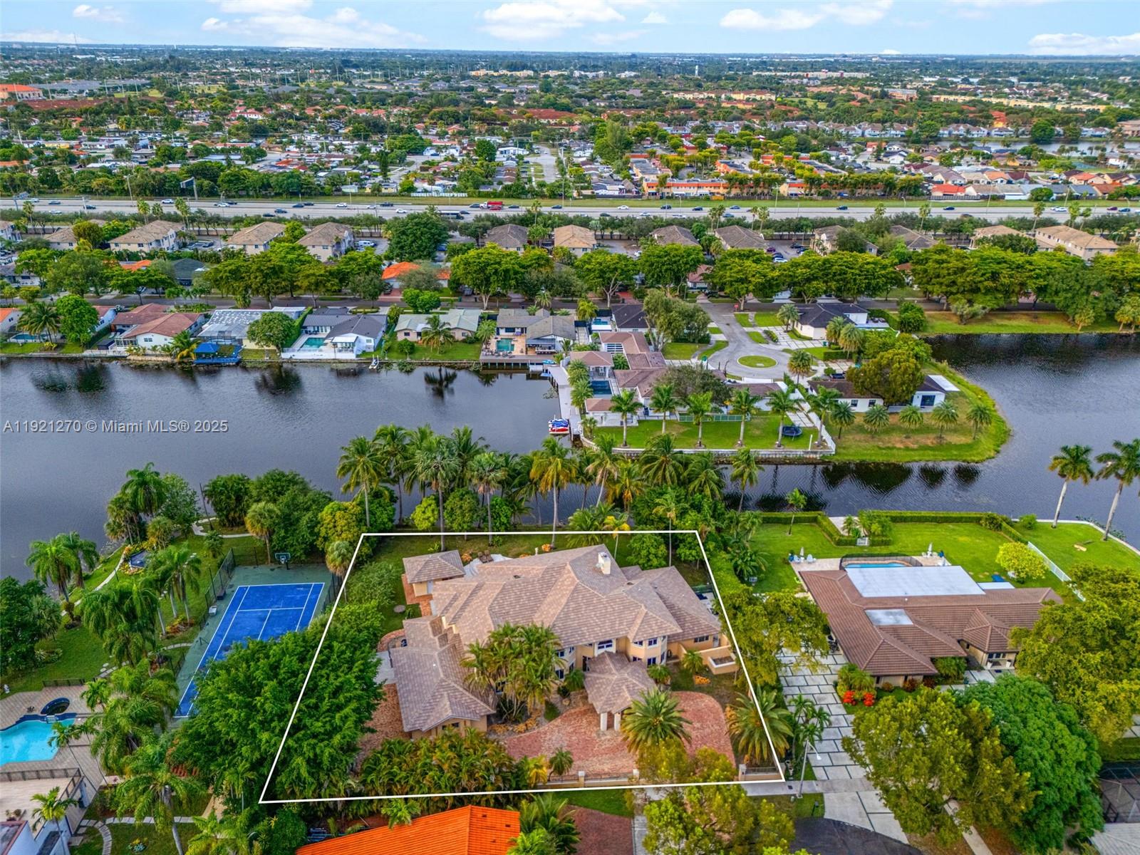 MIAMI LAKES - LOCH LOMOND - Residential